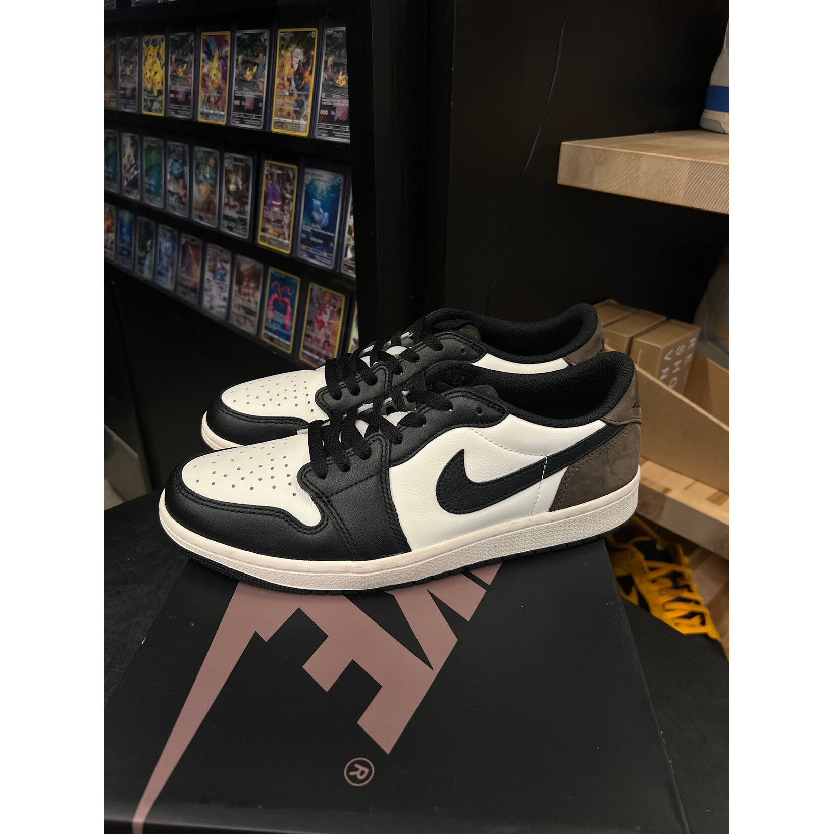 Jordan Jordan 1 Retro Low OG Mocha Size 9.5, PREOWNED