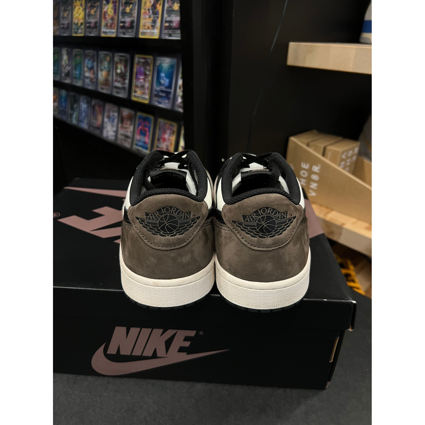 Jordan Jordan 1 Retro Low OG Mocha Size 9.5, PREOWNED