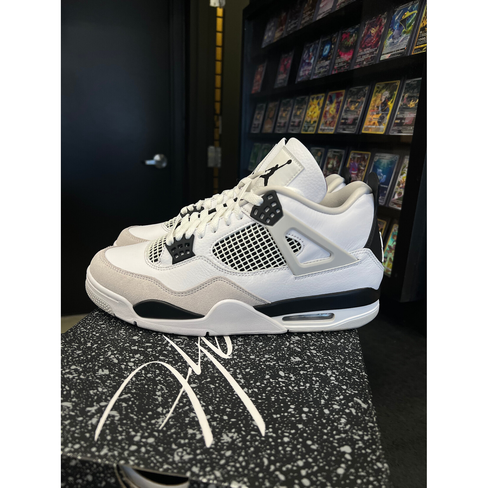 Jordan Jordan 4 Retro Military Black Size 10, PREOWNED