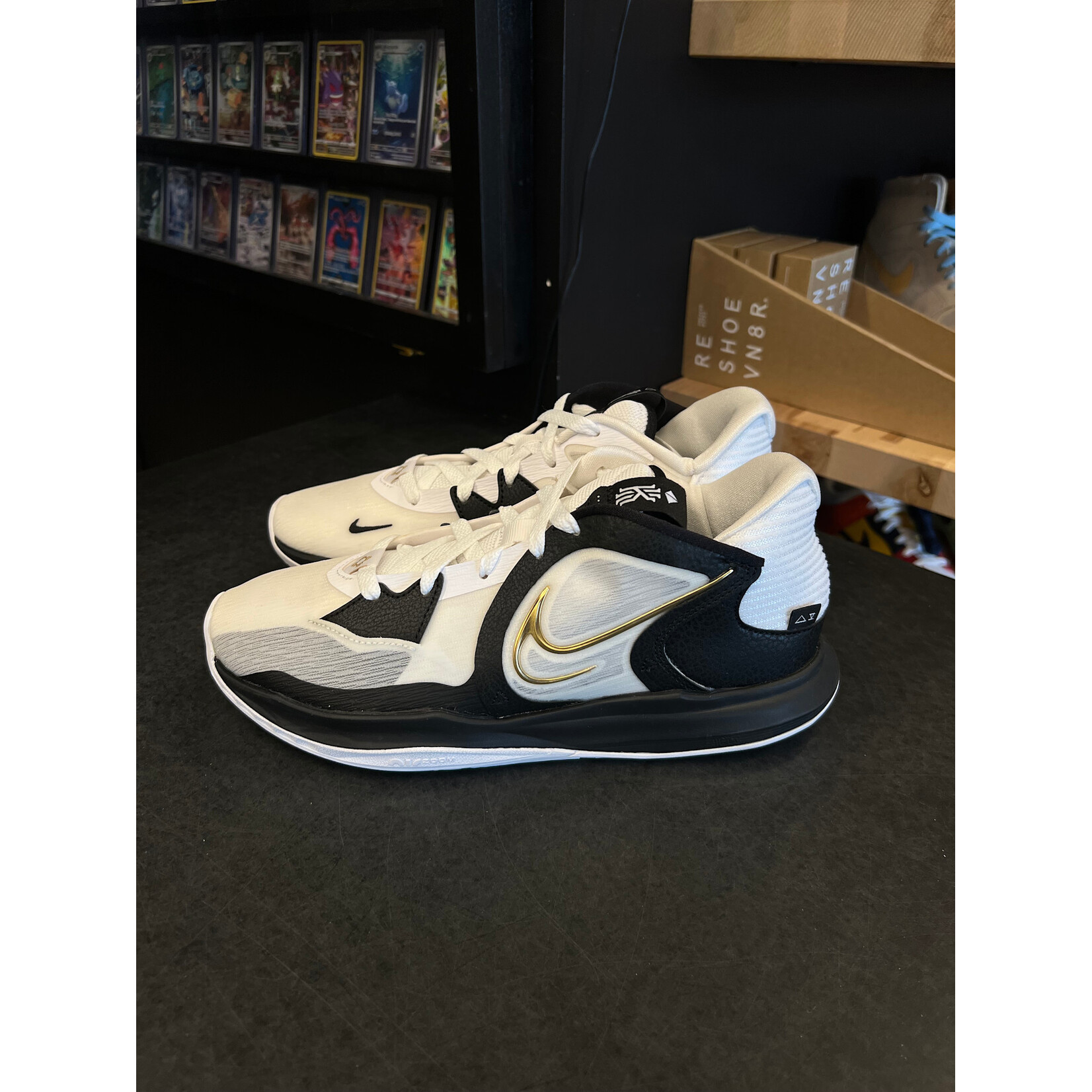 Nike Nike Kyrie Low 5 White Gold Size 8.5, PREOWNED (TRIED ON)