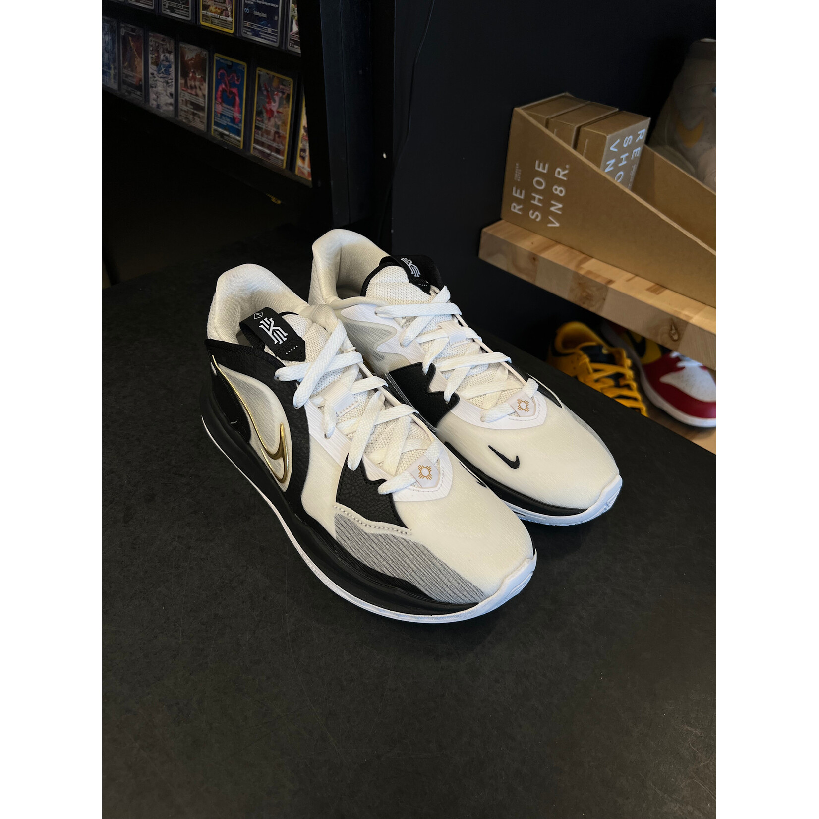 Nike Nike Kyrie Low 5 White Gold Size 8.5, PREOWNED (TRIED ON)