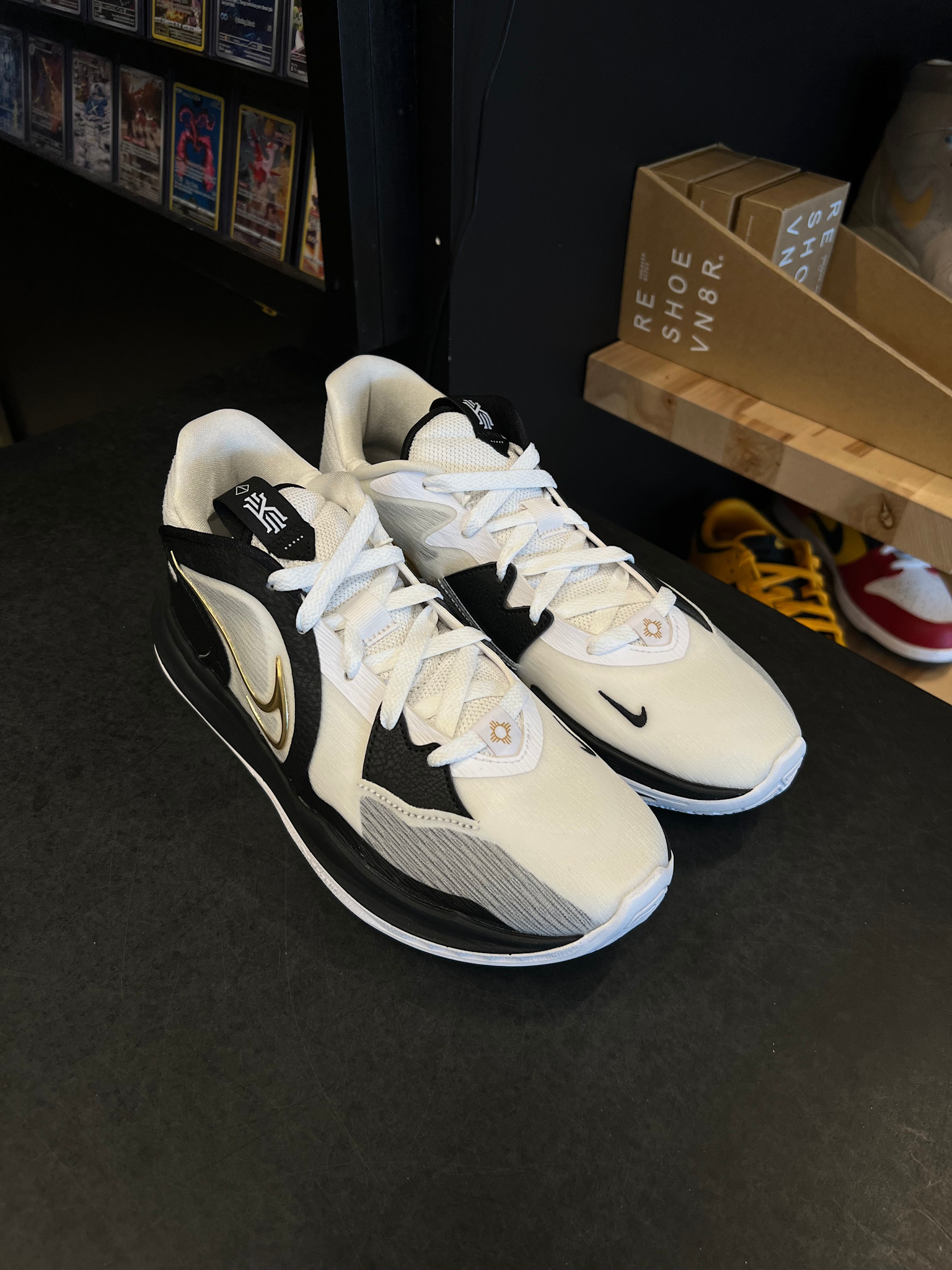 Nike Nike Kyrie Low White Gold Size PREOWNED (TRIED ON