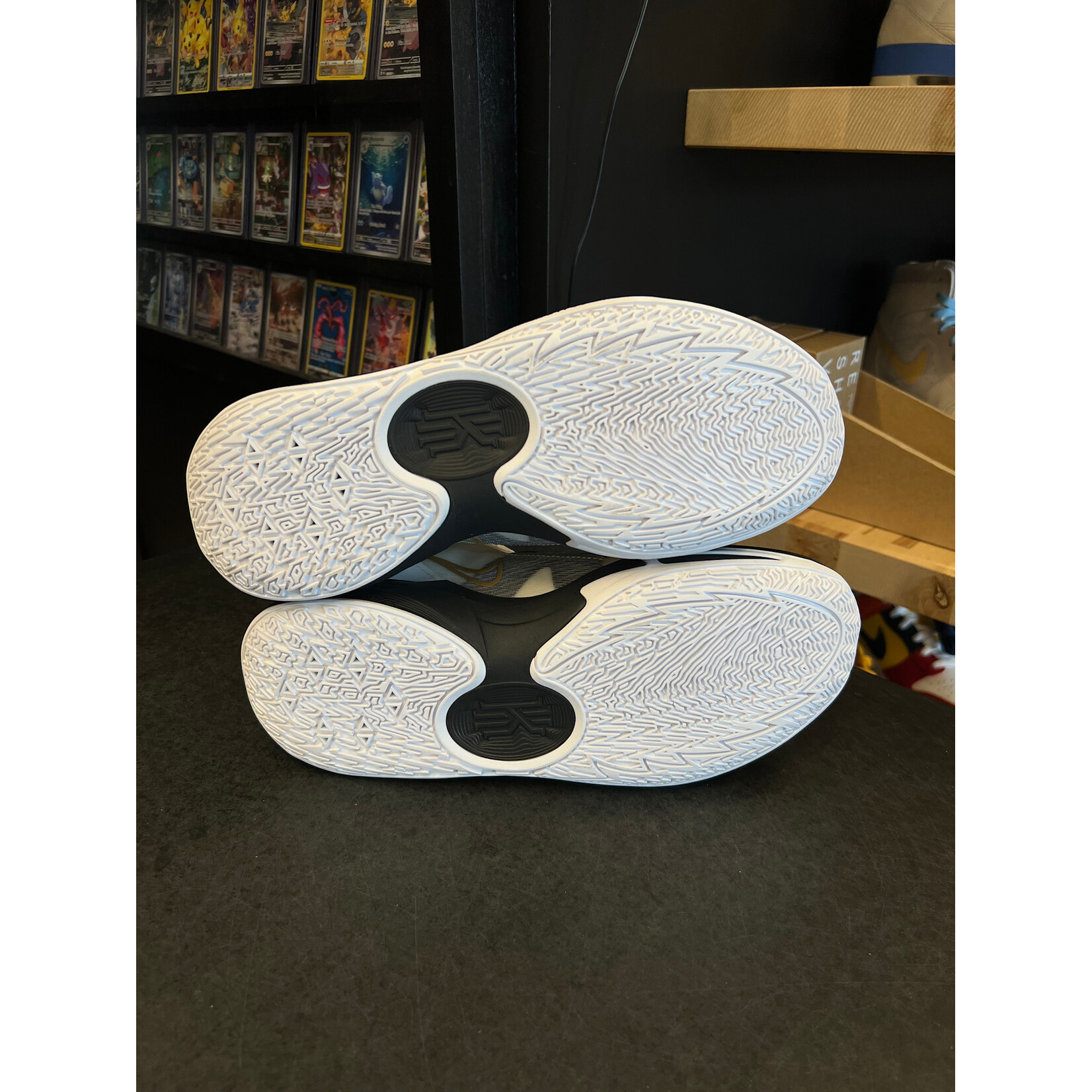 Nike Nike Kyrie Low 5 White Gold Size 8.5, PREOWNED (TRIED ON)