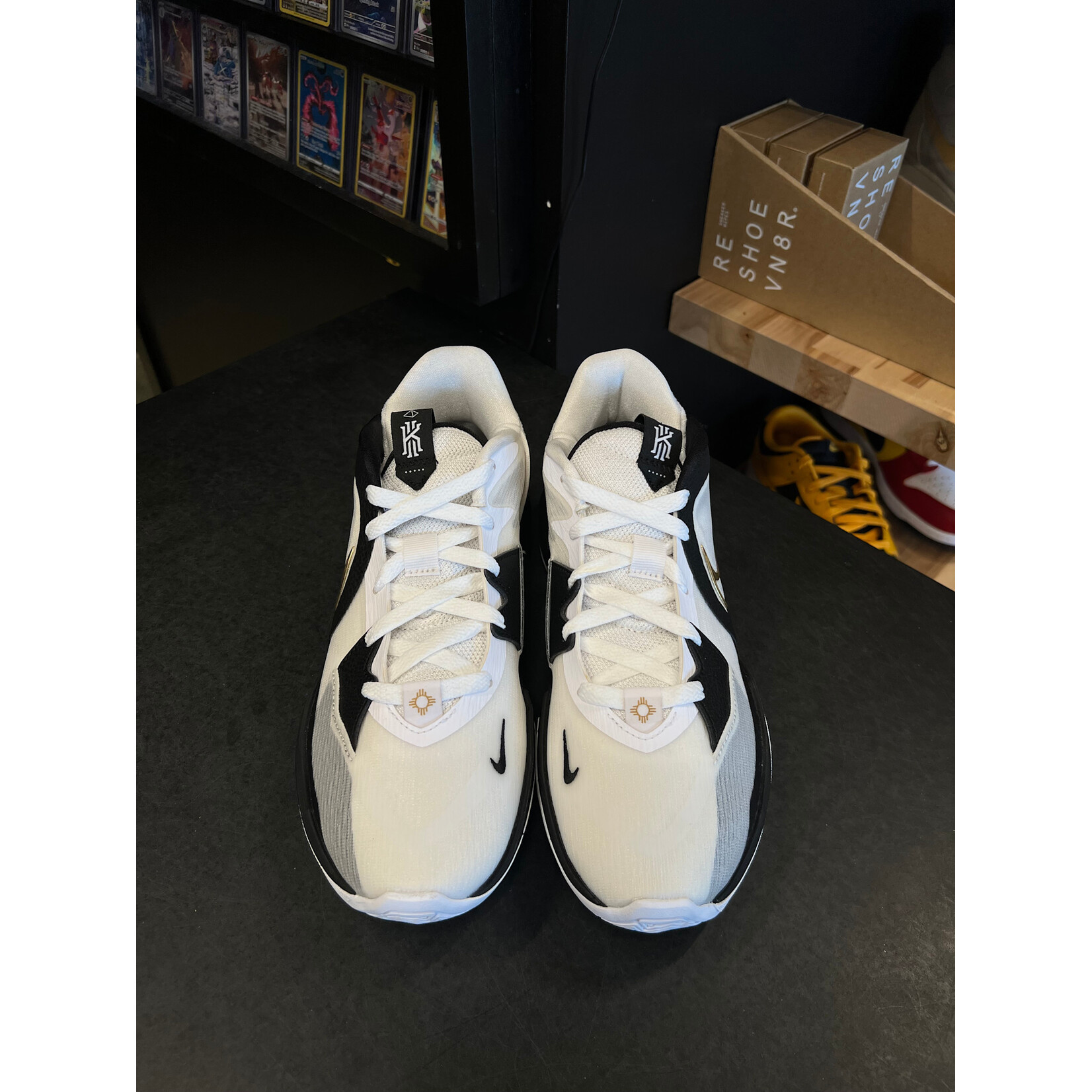Nike Nike Kyrie Low 5 White Gold Size 8.5, PREOWNED (TRIED ON)
