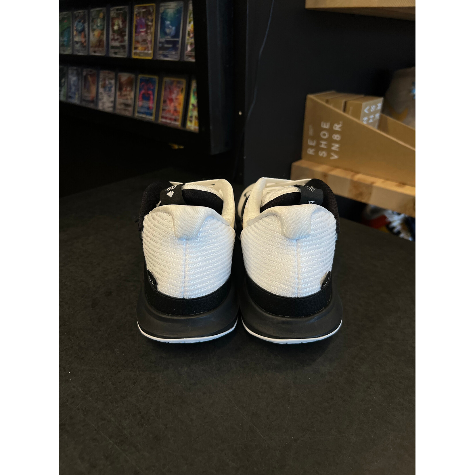 Nike Nike Kyrie Low 5 White Gold Size 8.5, PREOWNED (TRIED ON)