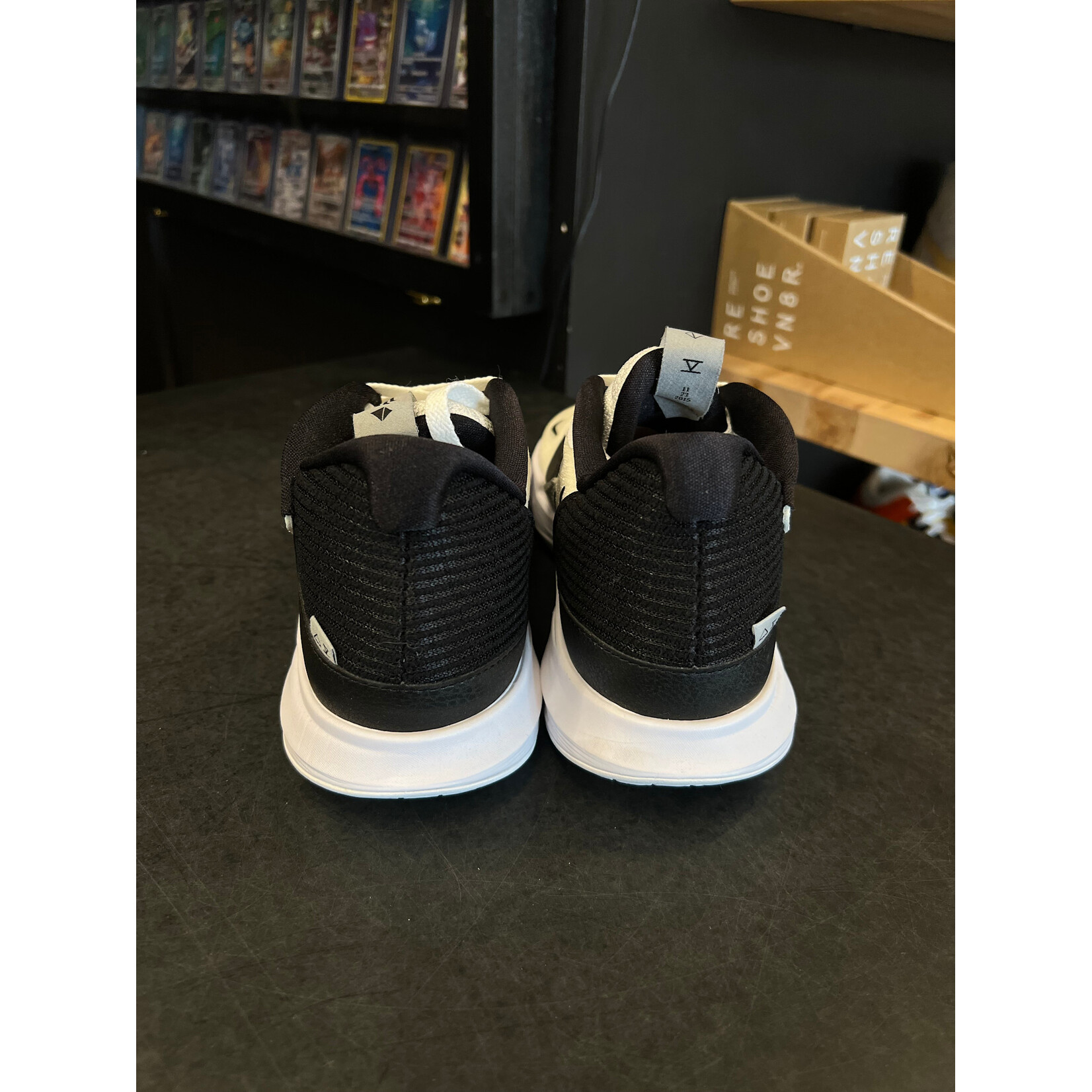 Nike Nike Kyrie 5 Low White Wolf Grey Black Size 8.5, PREOWNED (TRIED ON)