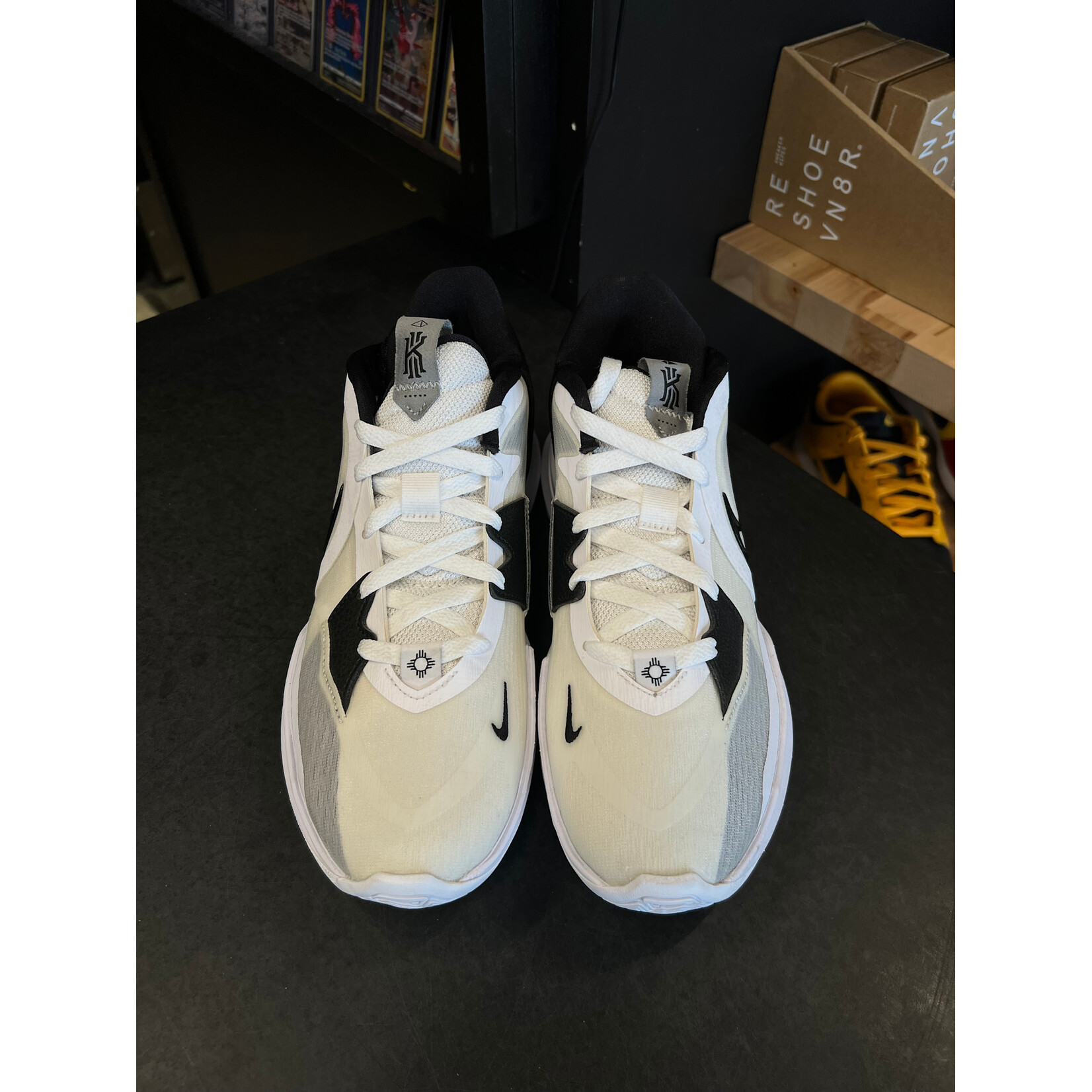 Nike Nike Kyrie 5 Low White Wolf Grey Black Size 8.5, PREOWNED (TRIED ON)