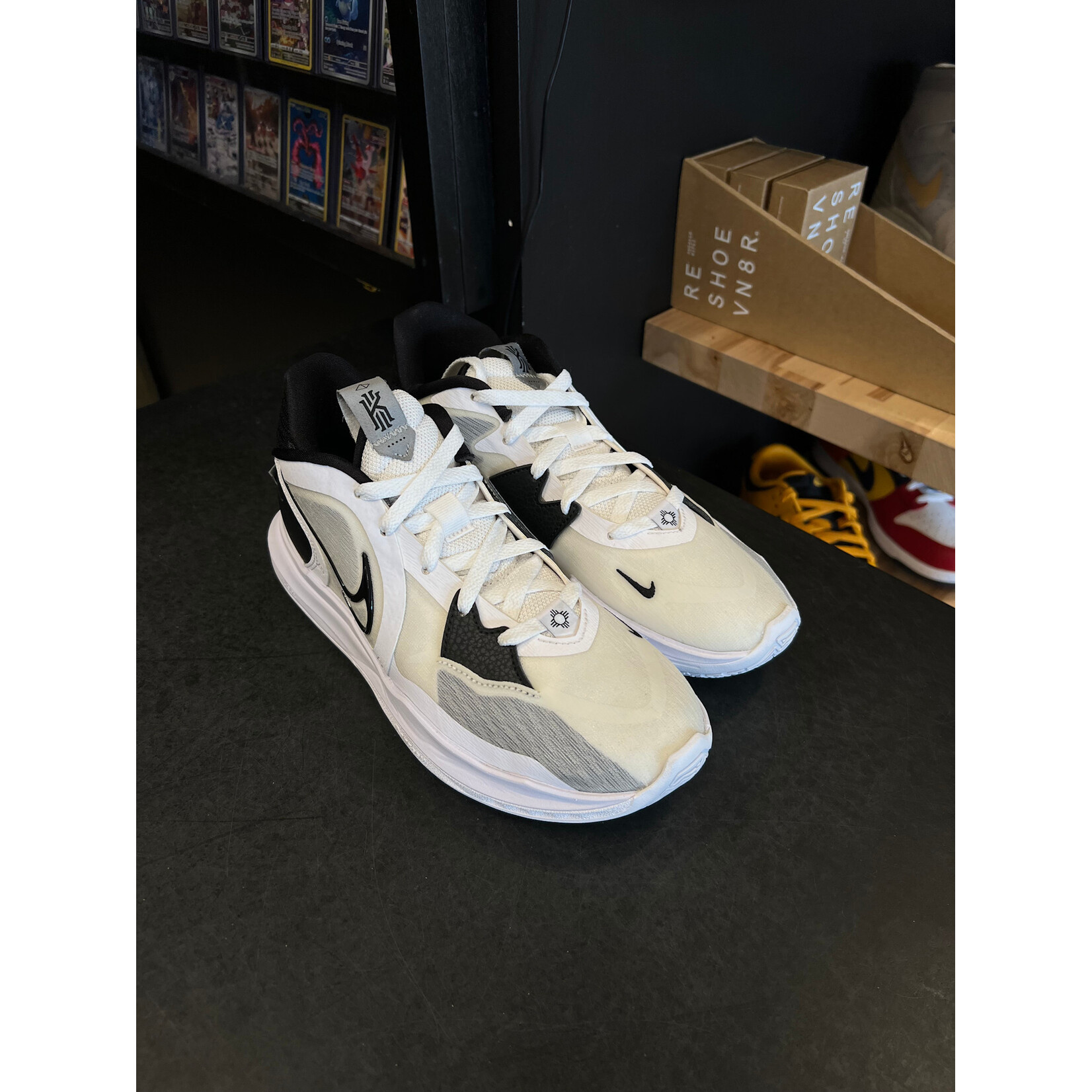 Nike Nike Kyrie 5 Low White Wolf Grey Black Size 8.5, PREOWNED (TRIED ON)