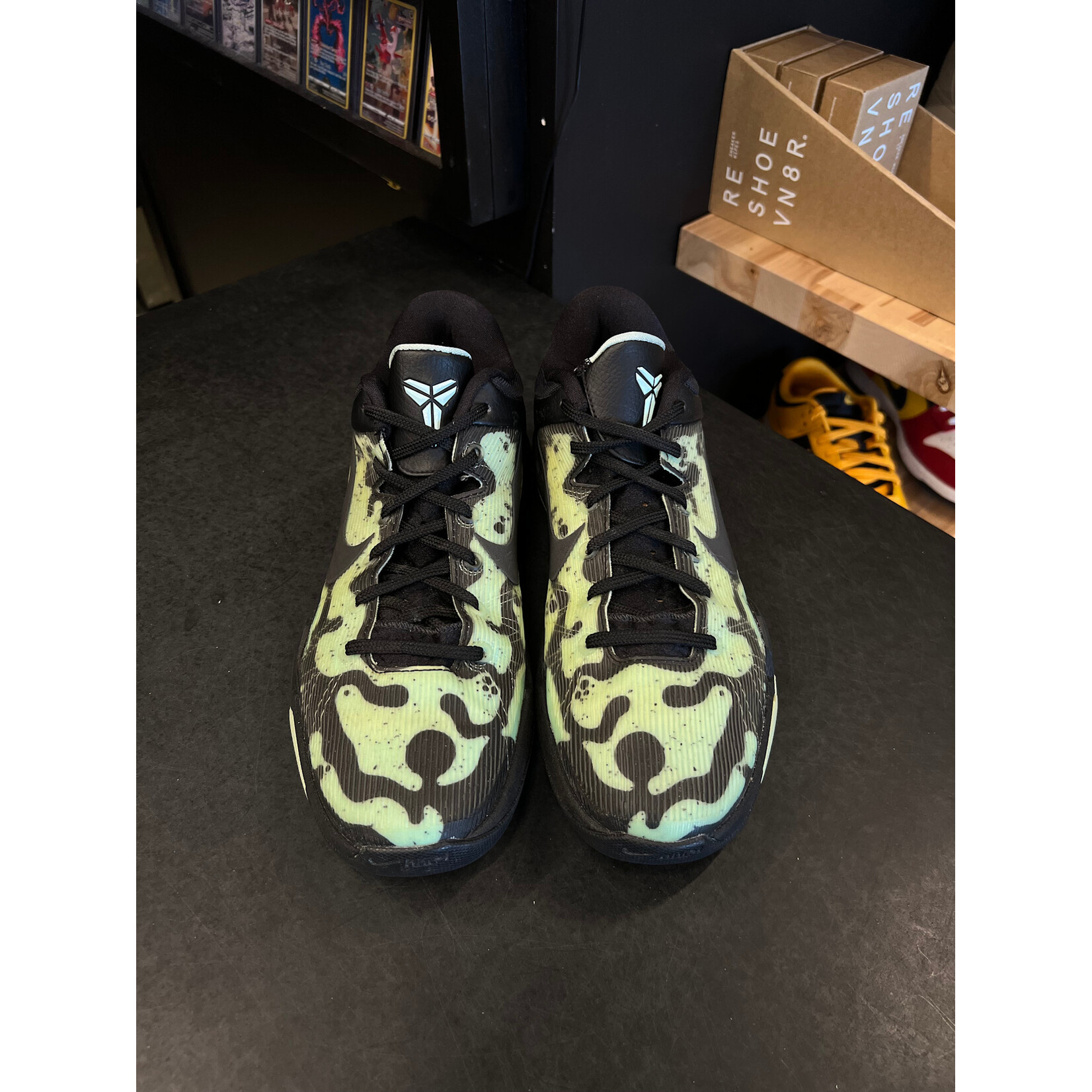 Nike Nike Kobe 7 Poison Dart Frog (Mint) Size 8.5, PREOWNED