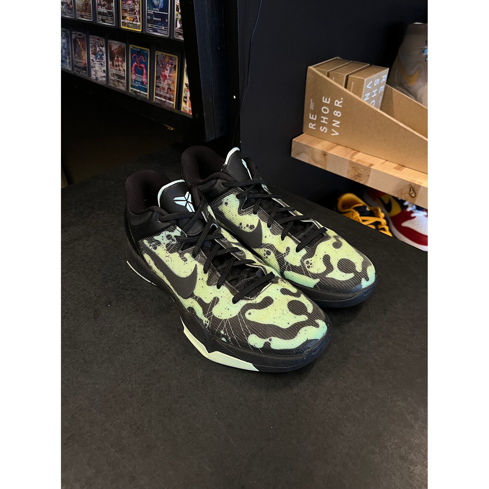 Nike Nike Kobe 7 Poison Dart Frog (Mint) Size 8.5, PREOWNED