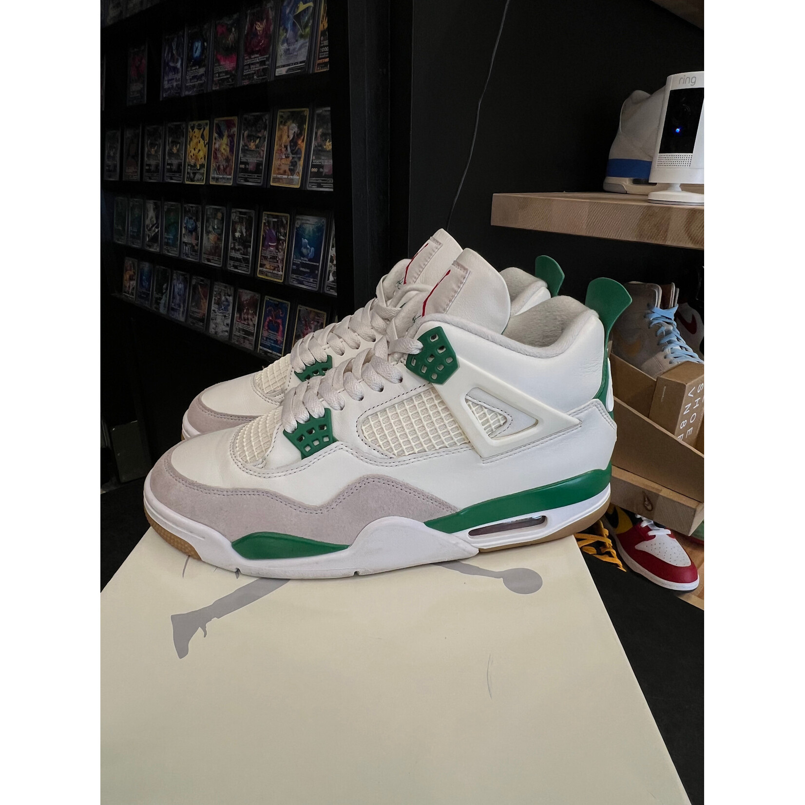 Jordan Jordan 4 Retro SB Pine Green Size 10, PREOWNED