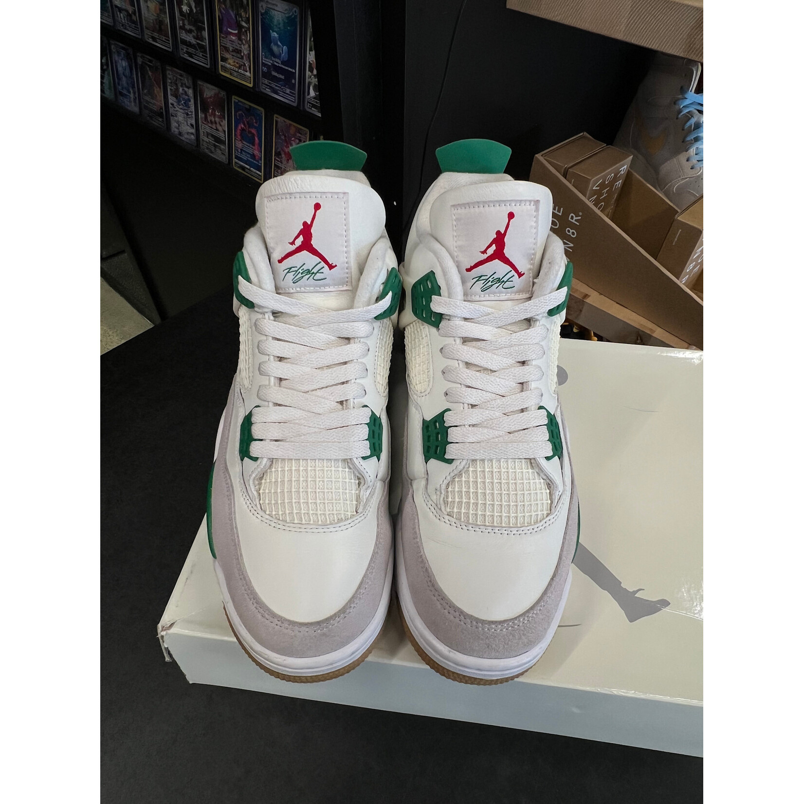 Jordan Jordan 4 Retro SB Pine Green Size 10, PREOWNED