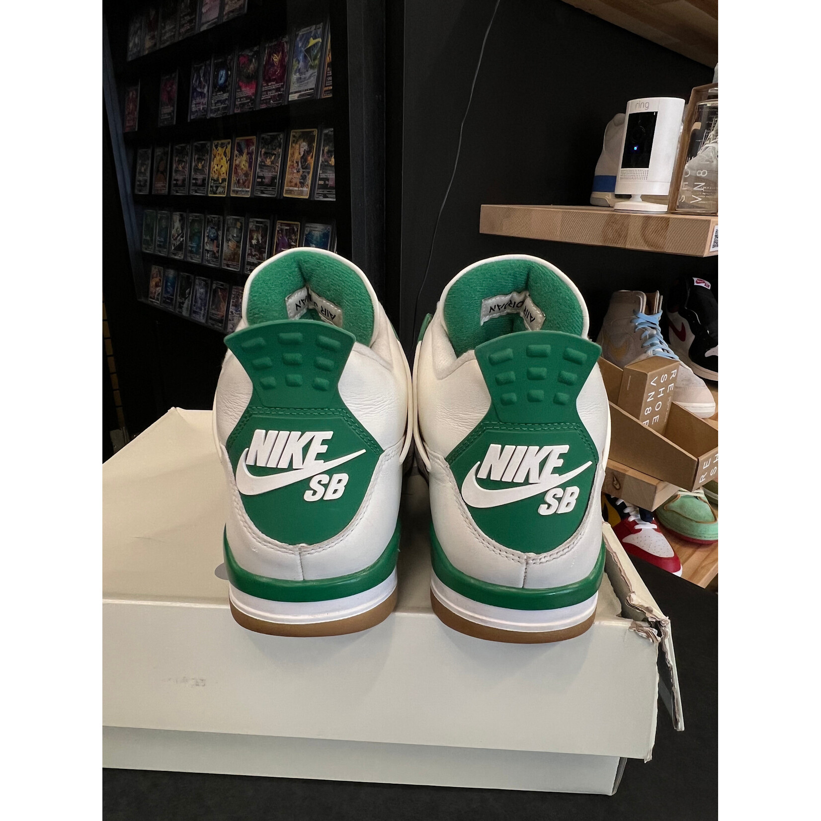 Jordan Jordan 4 Retro SB Pine Green Size 10, PREOWNED