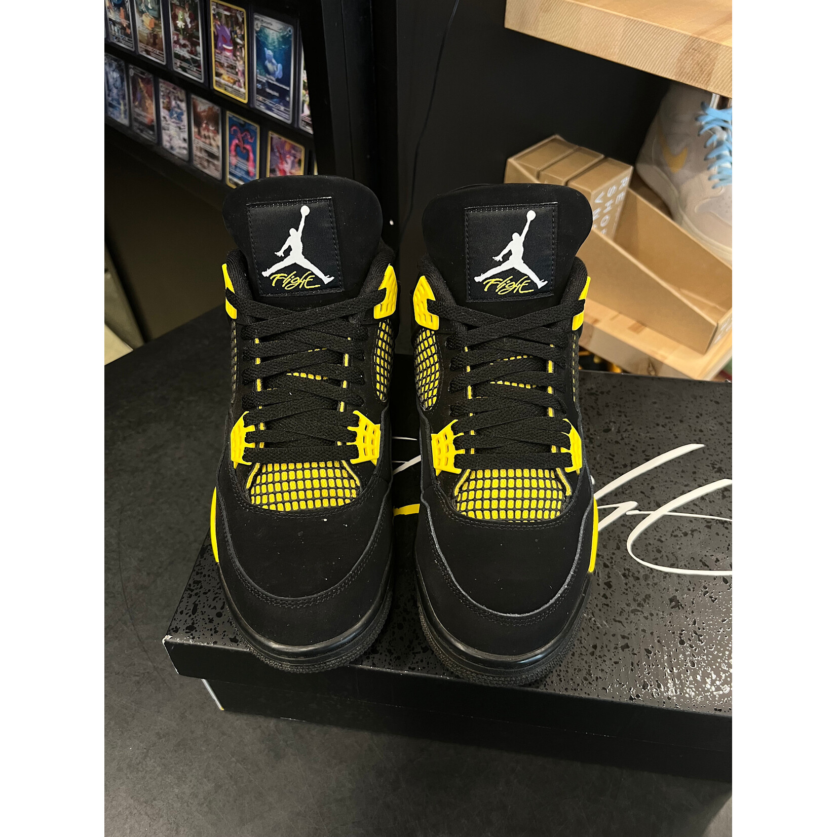 Jordan Jordan 4 Retro Thunder (2023) Size 10, PREOWNED