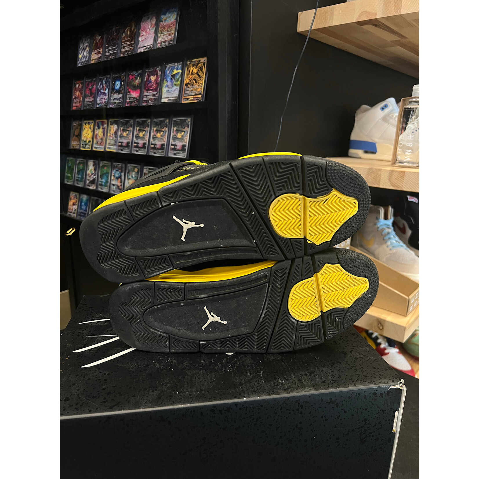 Jordan Jordan 4 Retro Thunder (2023) Size 10, PREOWNED