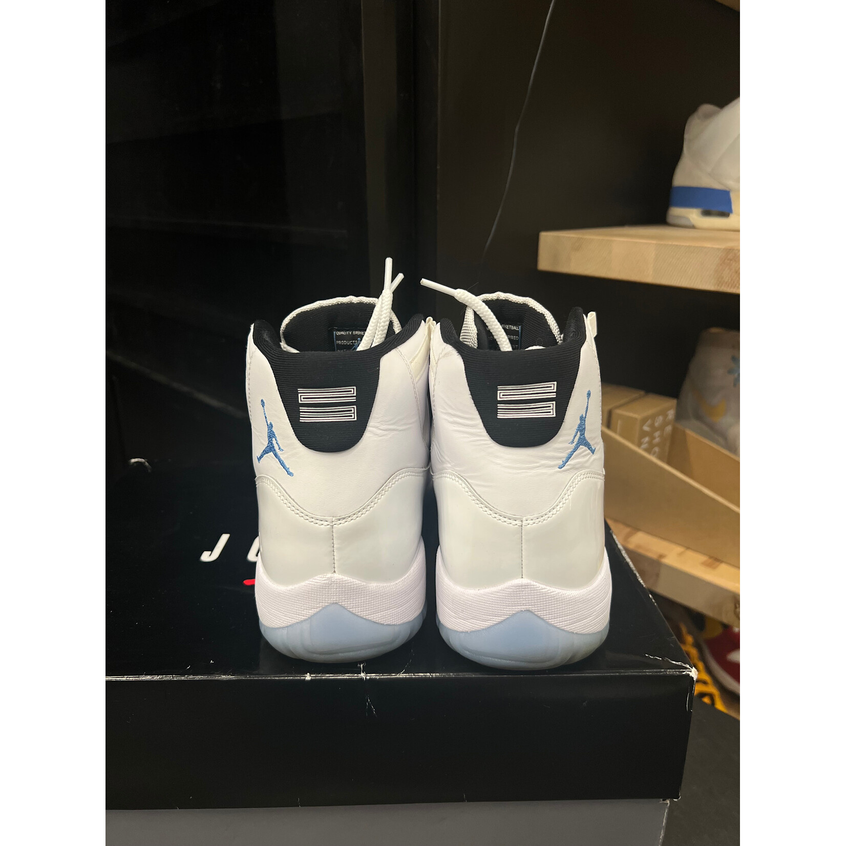 Jordan Jordan 11 Retro Legend Blue (2024) Size 11.5, PREOWNED