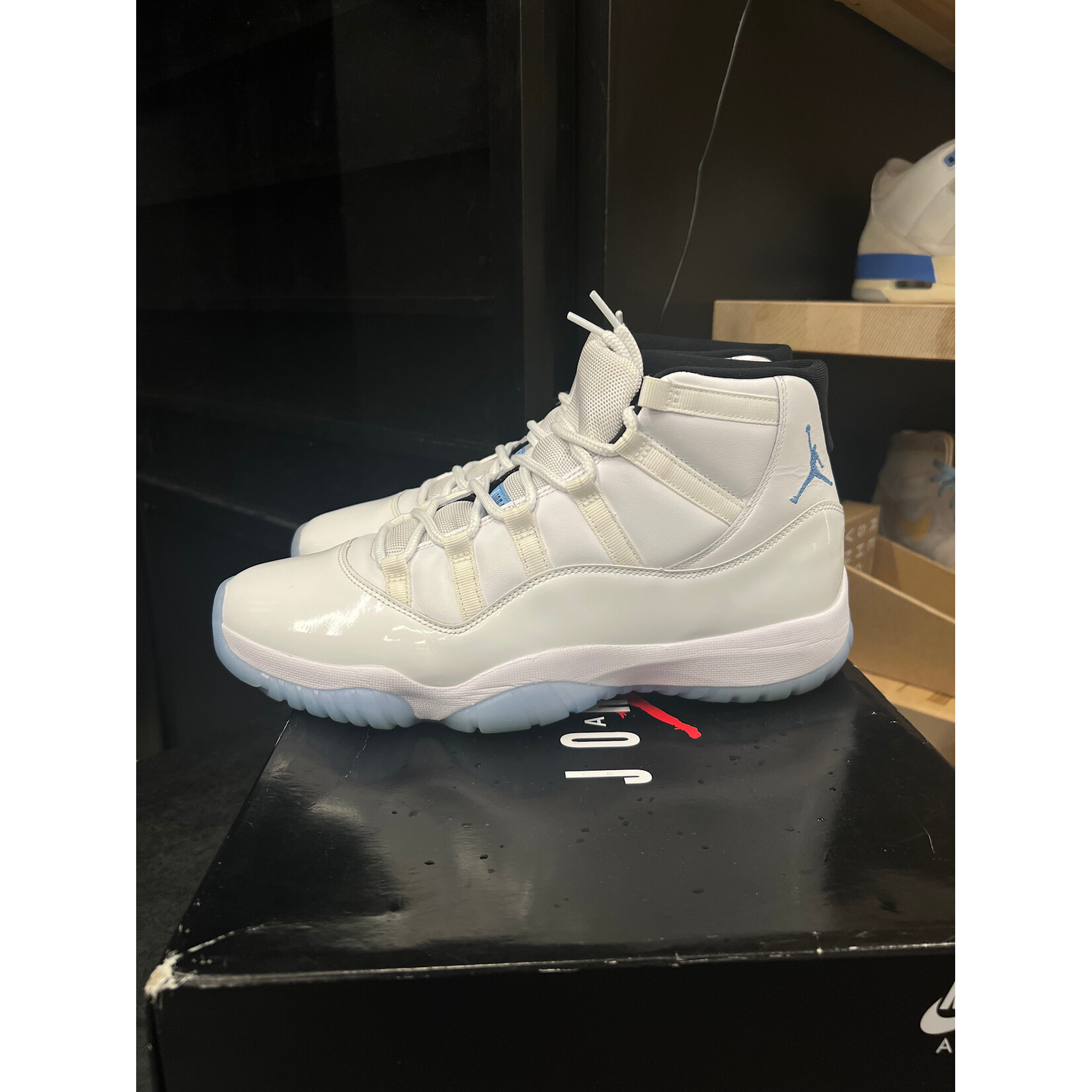 Jordan Jordan 11 Retro Legend Blue (2024) Size 11.5, PREOWNED