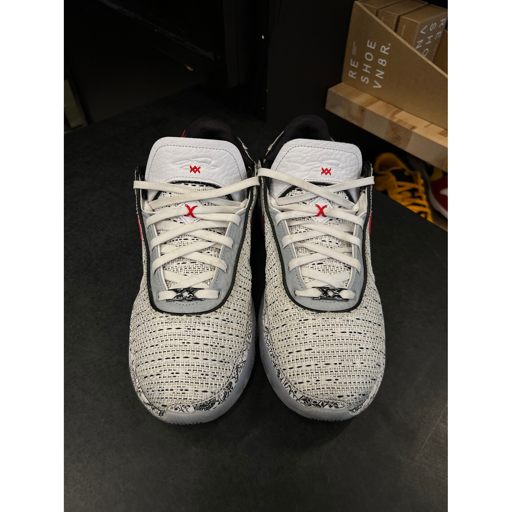 Nike Nike LeBron 20 The Debut Size 11, PREOWNED