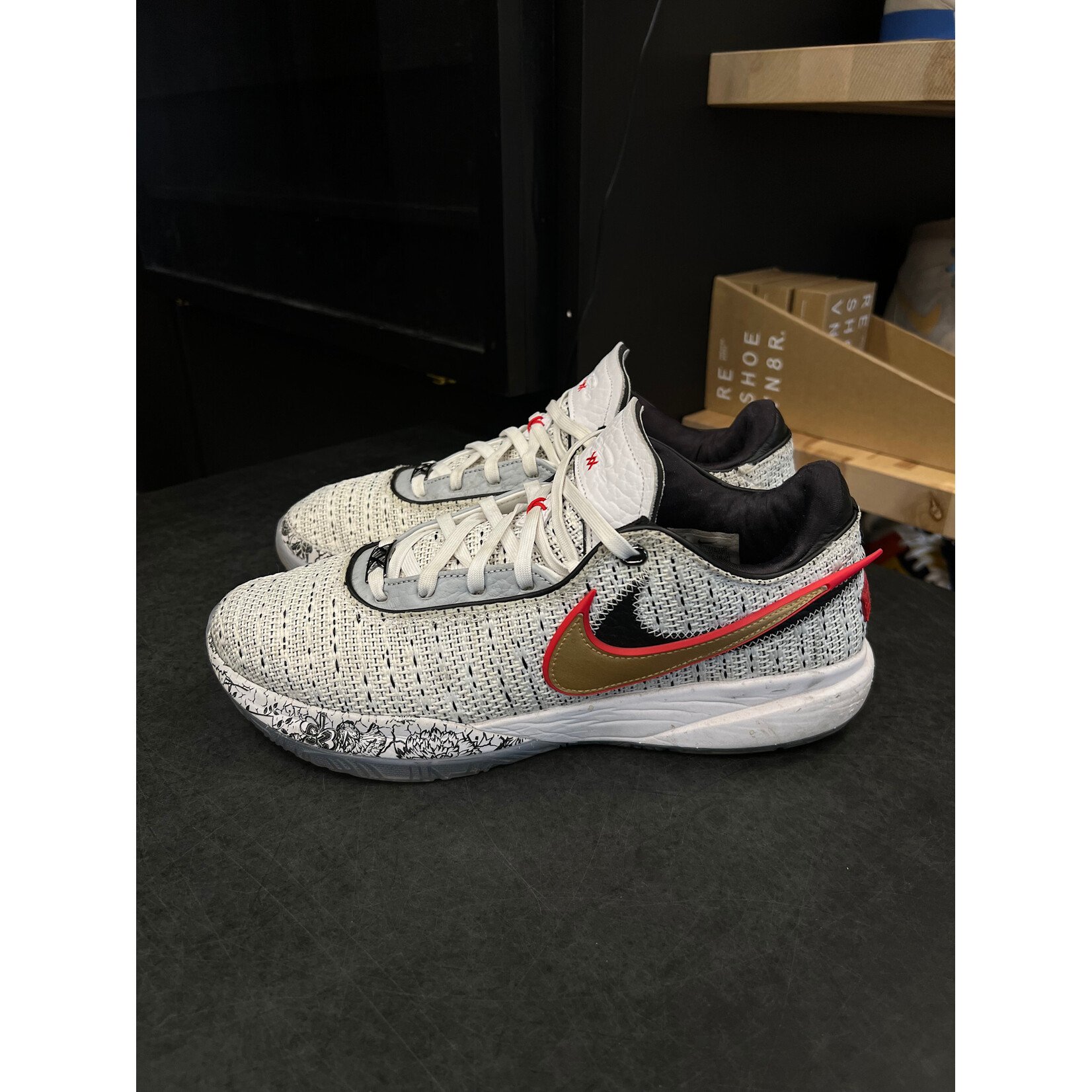 Nike Nike LeBron 20 The Debut Size 11, PREOWNED