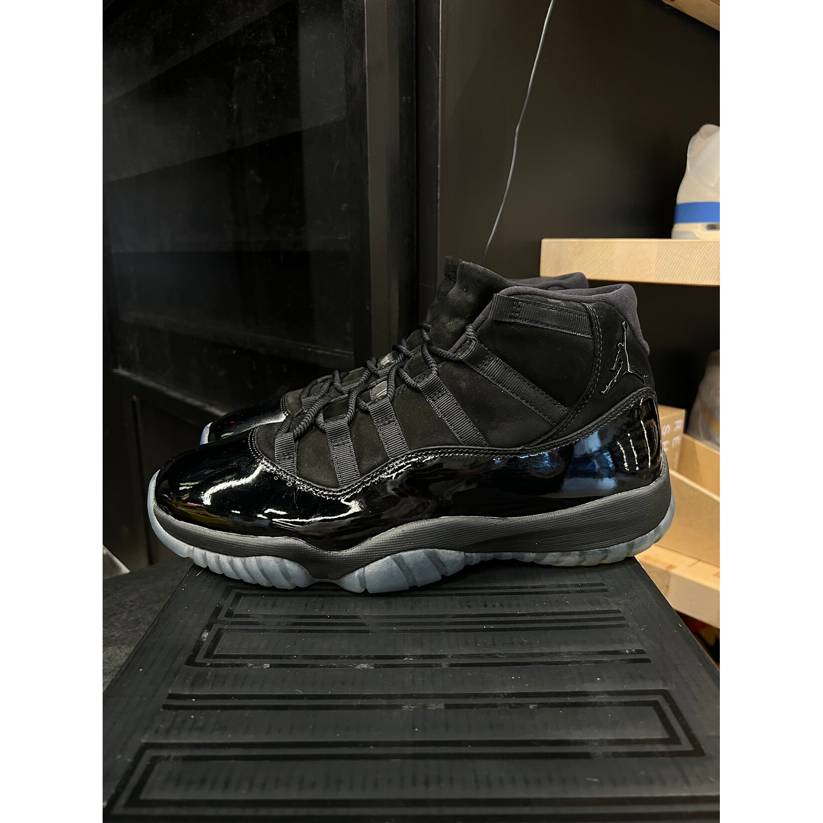 Jordan Jordan 11 Retro Cap and Gown Size 10, PREOWNED