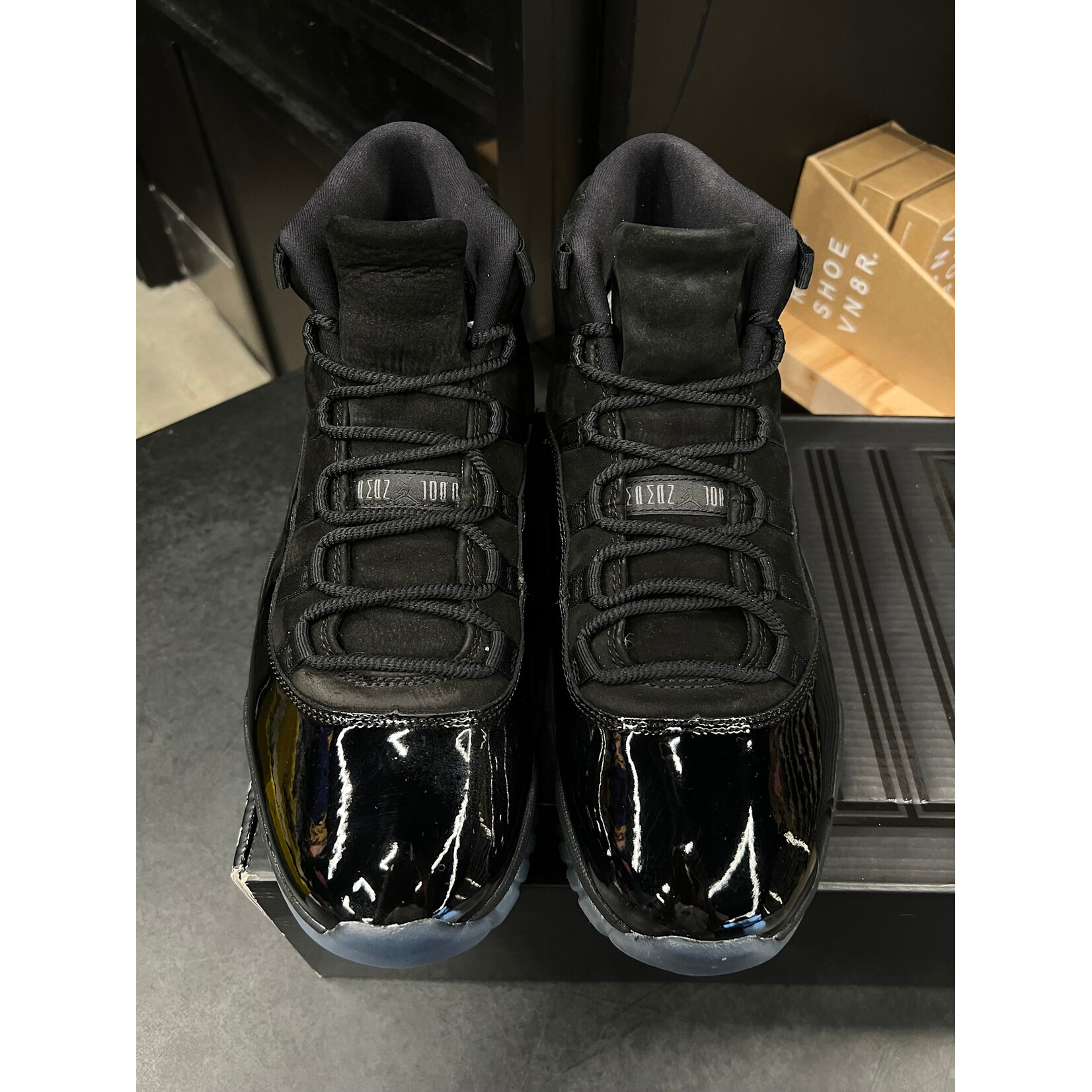 Jordan Jordan 11 Retro Cap and Gown Size 10, PREOWNED