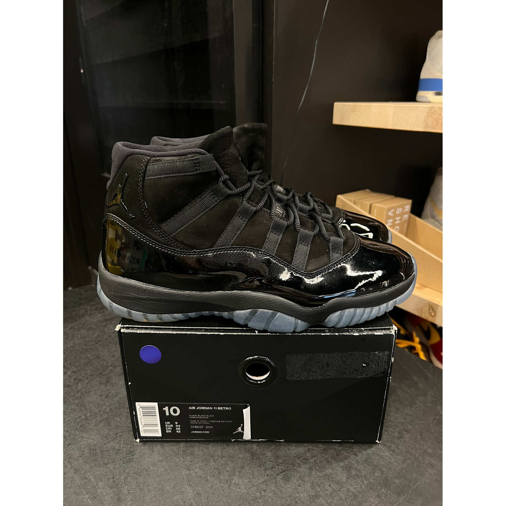 Jordan Jordan 11 Retro Cap and Gown Size 10, PREOWNED
