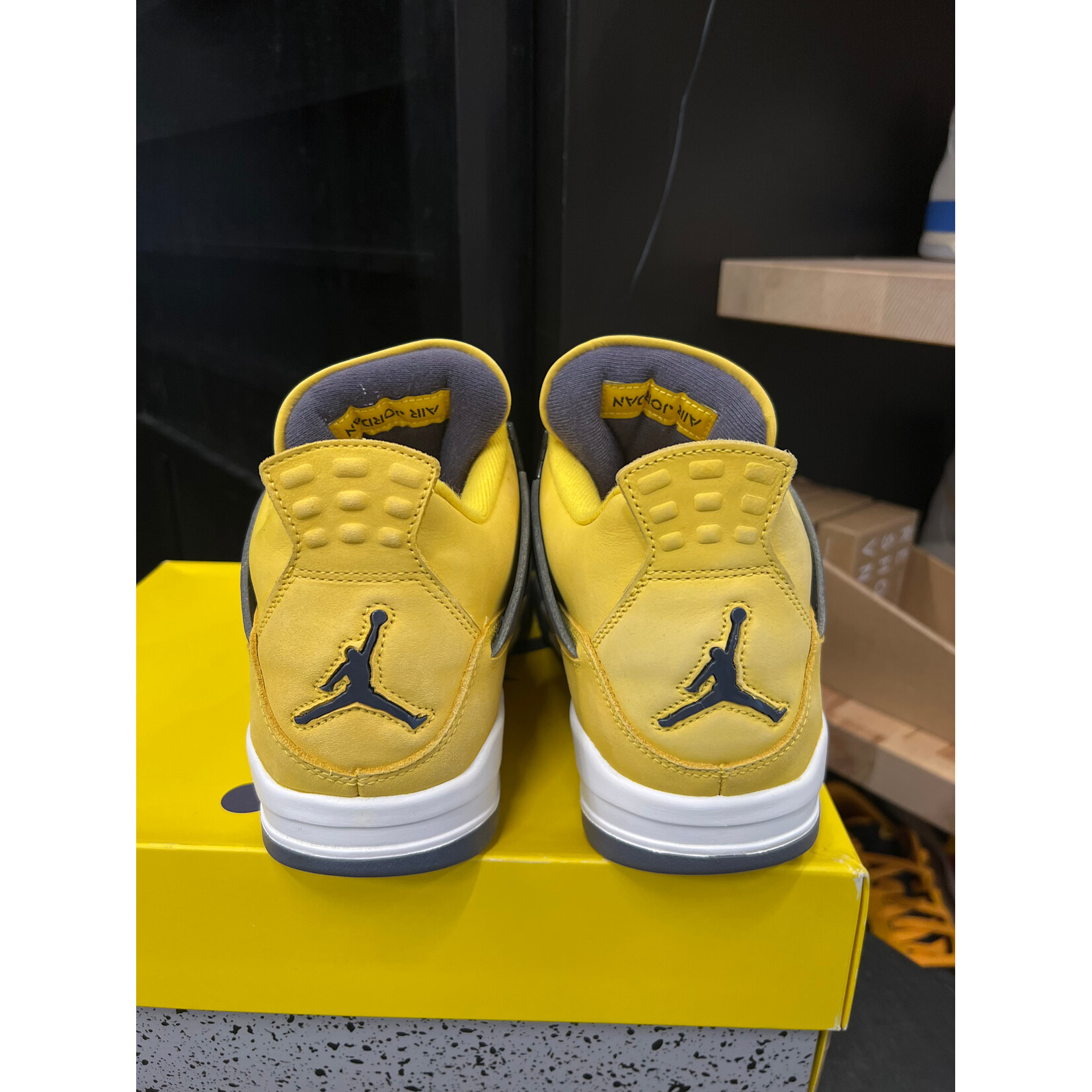 Jordan Jordan 4 Retro Lightning (2021) Size 11, PREOWNED