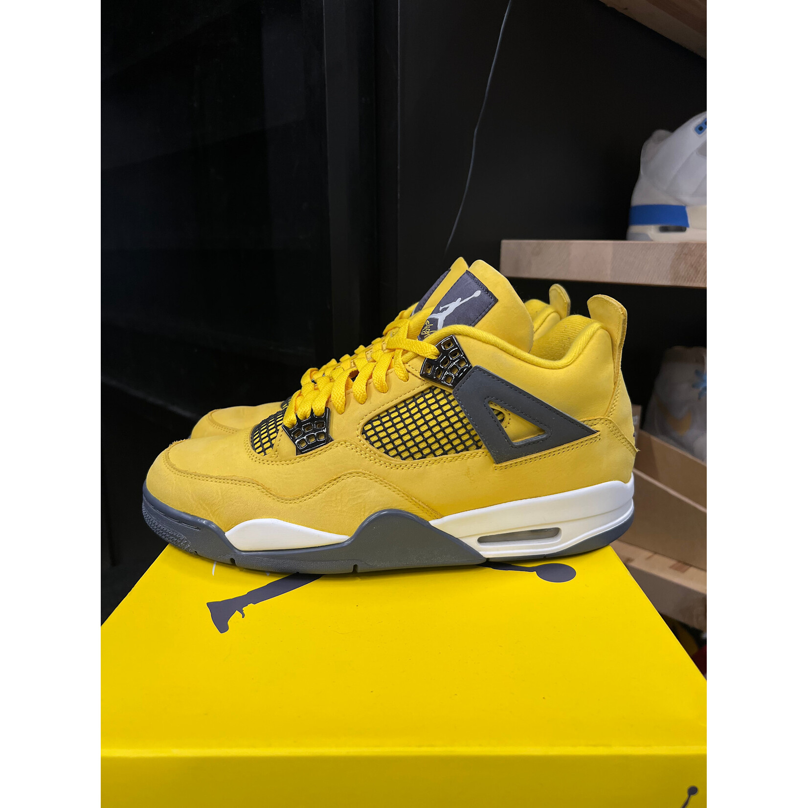 Jordan Jordan 4 Retro Lightning (2021) Size 11, PREOWNED