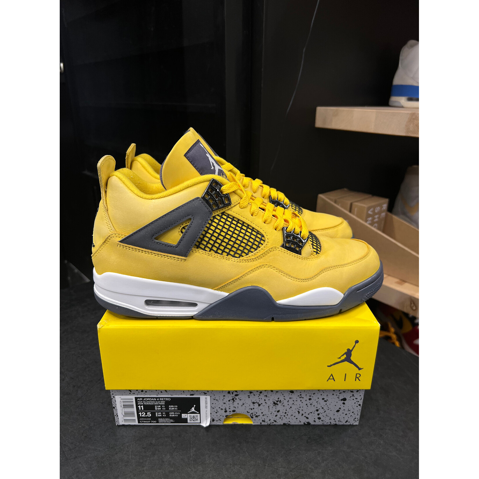 Jordan Jordan 4 Retro Lightning (2021) Size 11, PREOWNED