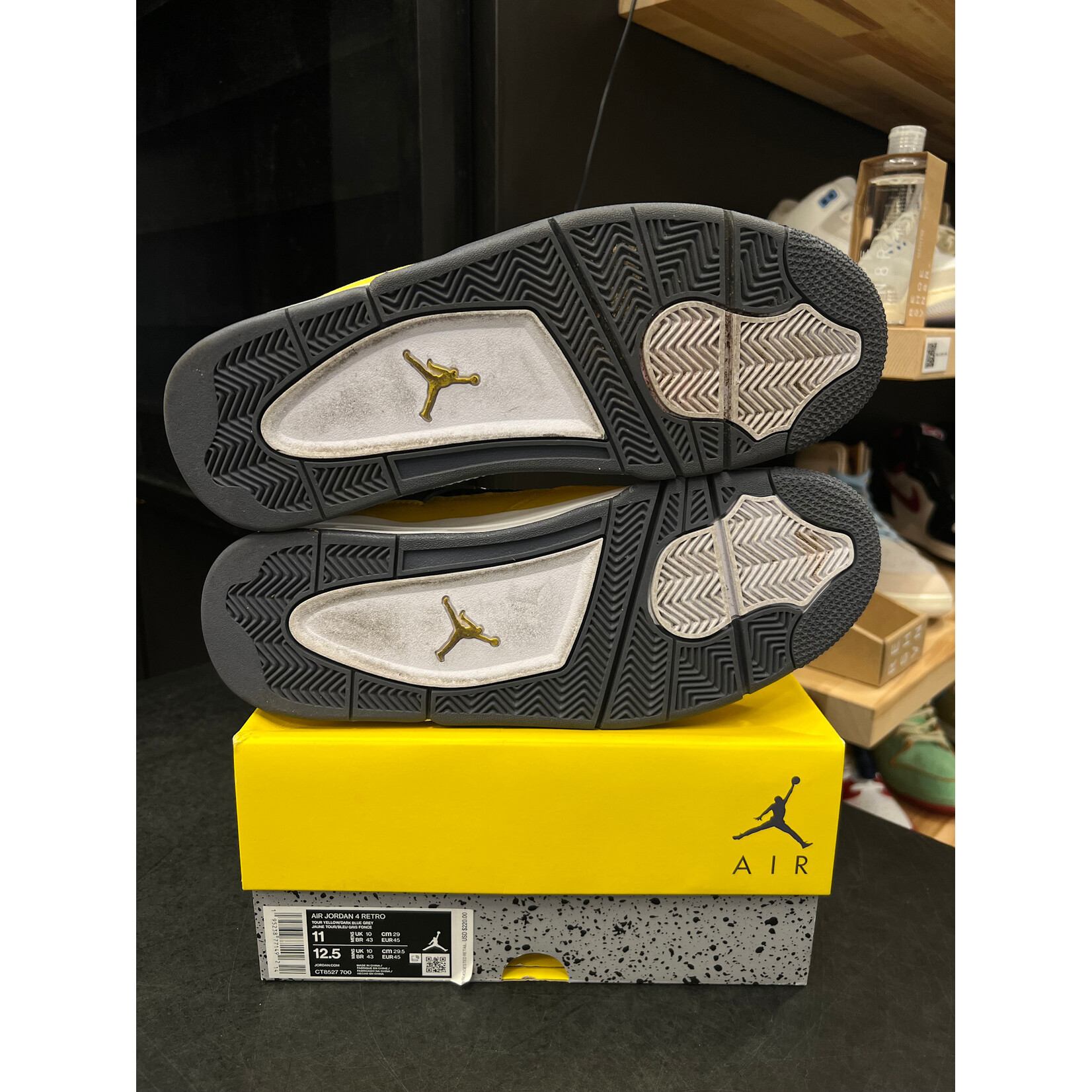 Jordan Jordan 4 Retro Lightning (2021) Size 11, PREOWNED