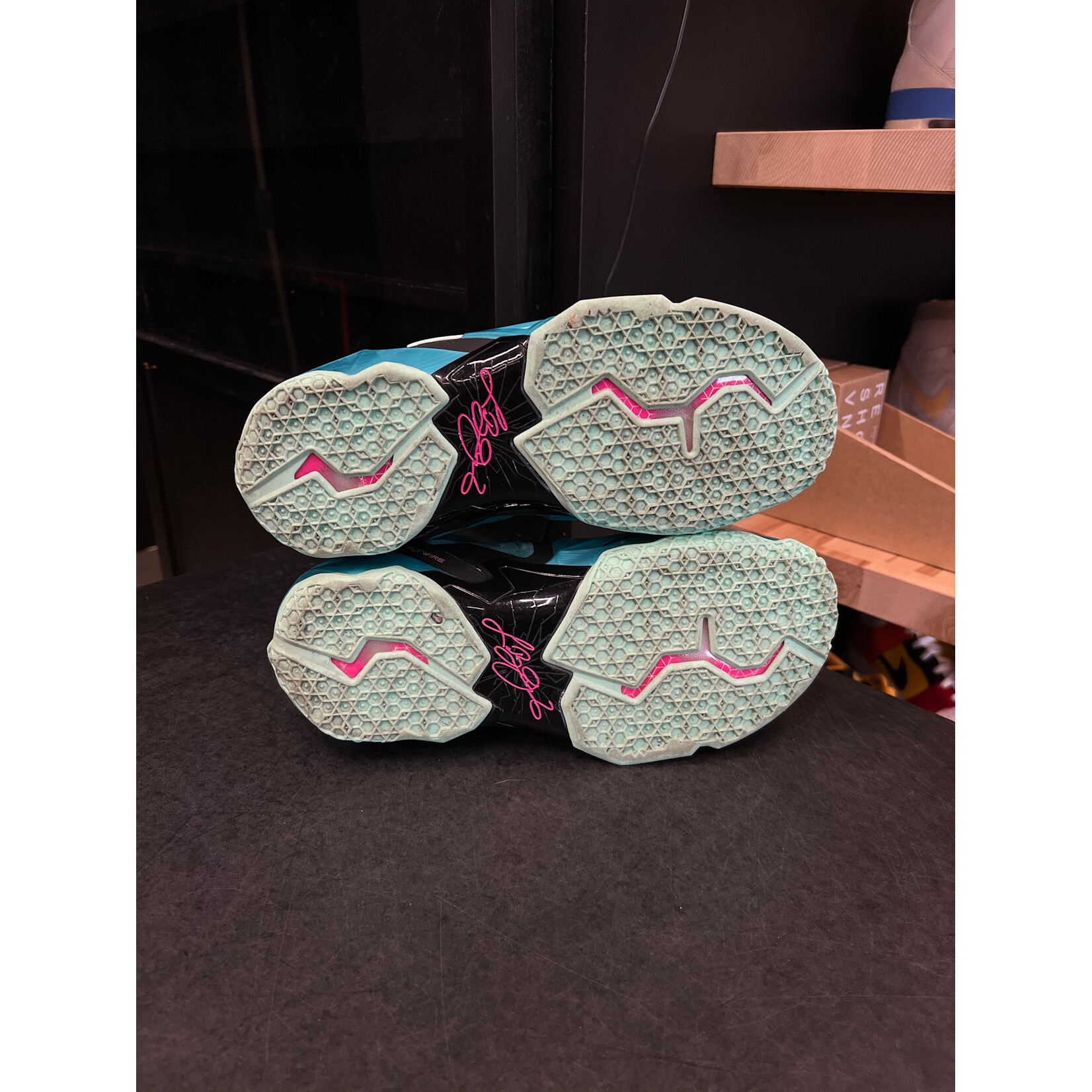 Nike Nike LeBron 11 South Beach Size 9, PREOWNED