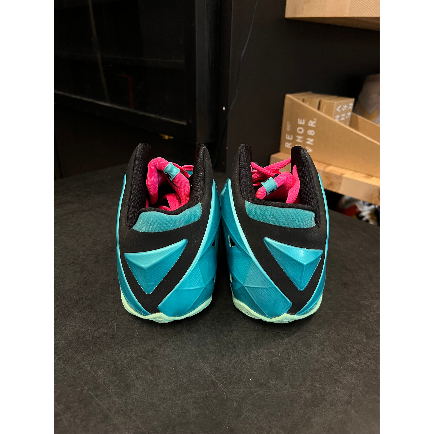 Nike Nike LeBron 11 South Beach Size 9, PREOWNED