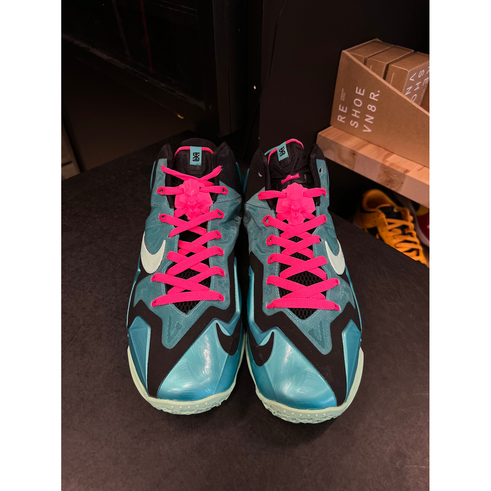 Nike Nike LeBron 11 South Beach Size 9, PREOWNED