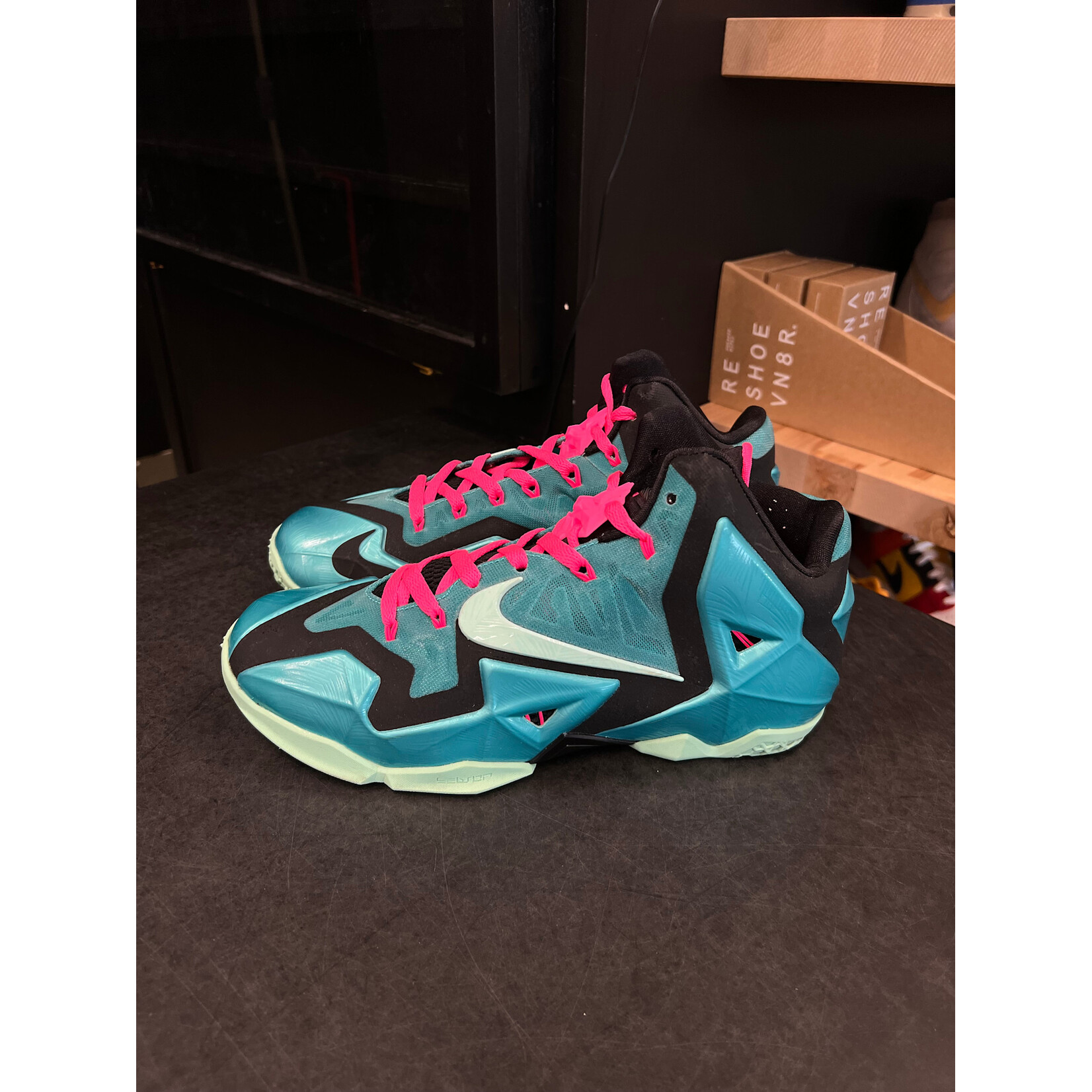 Nike Nike LeBron 11 South Beach Size 9, PREOWNED