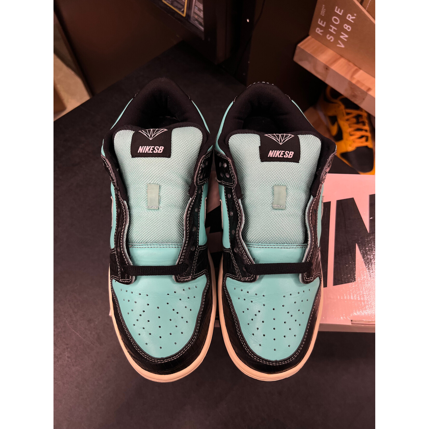 Nike Nike SB Dunk Low Diamond Supply Co. Size 10, PREOWNED