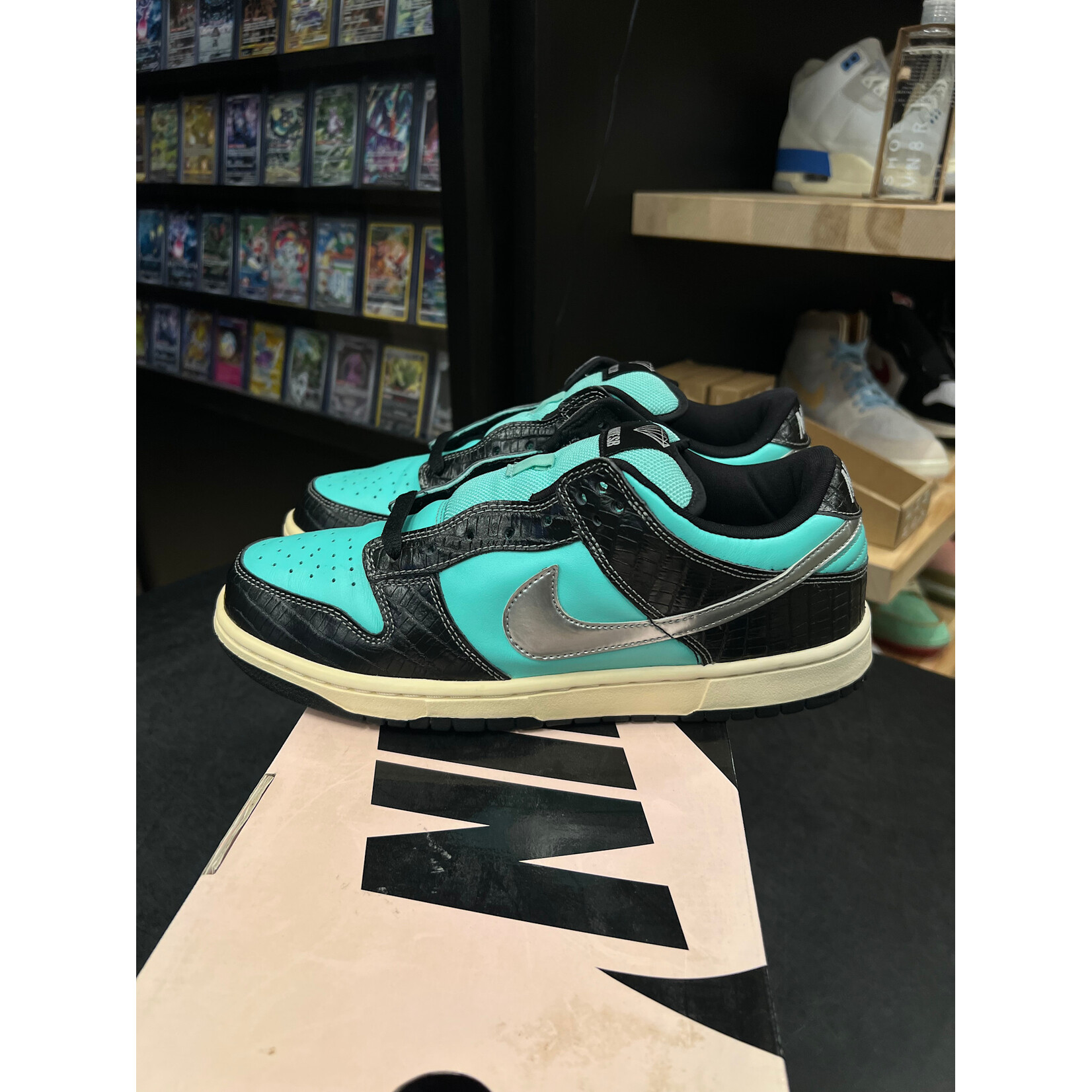 Nike Nike SB Dunk Low Diamond Supply Co. Size 10, PREOWNED