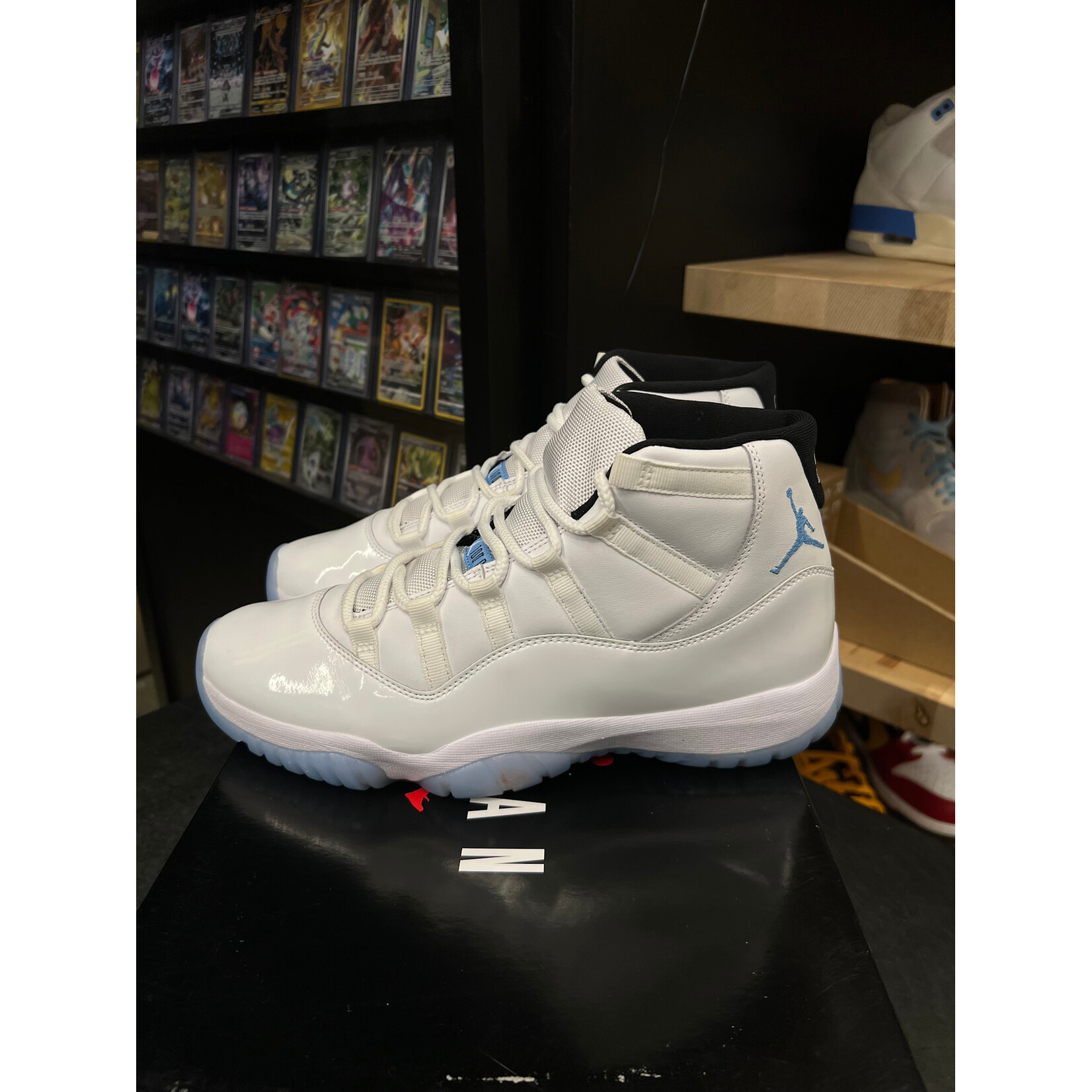 Jordan Jordan 11 Retro Legend Blue (2024) Size 10.5, PREOWNED