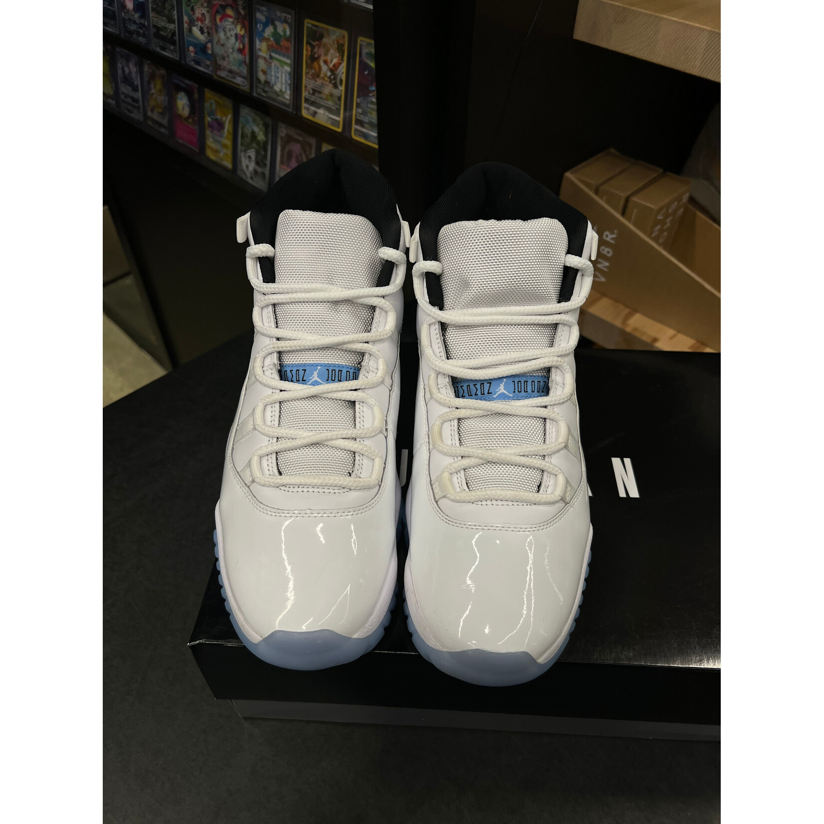 Jordan Jordan 11 Retro Legend Blue (2024) Size 10.5, PREOWNED