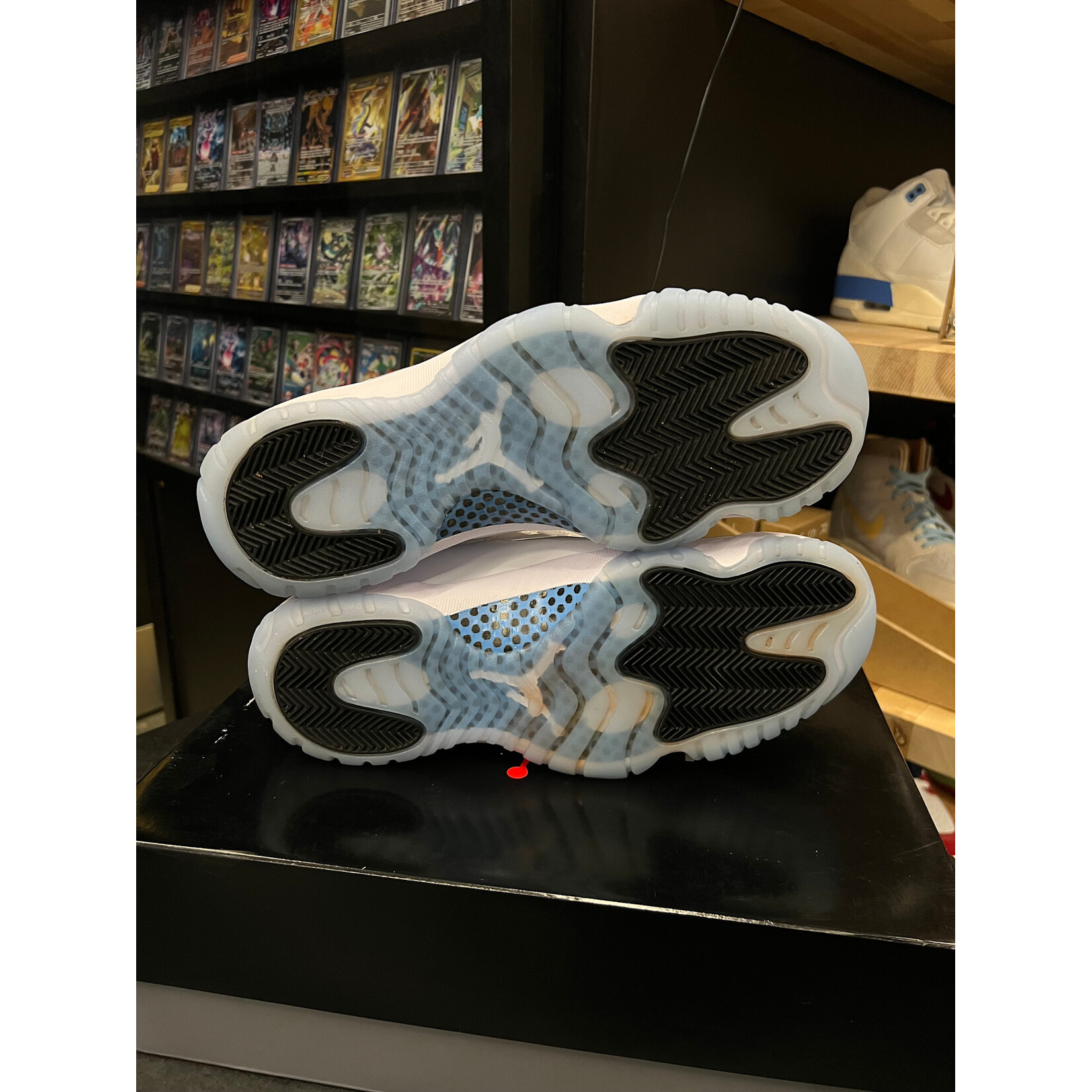 Jordan Jordan 11 Retro Legend Blue (2024) Size 10.5, PREOWNED