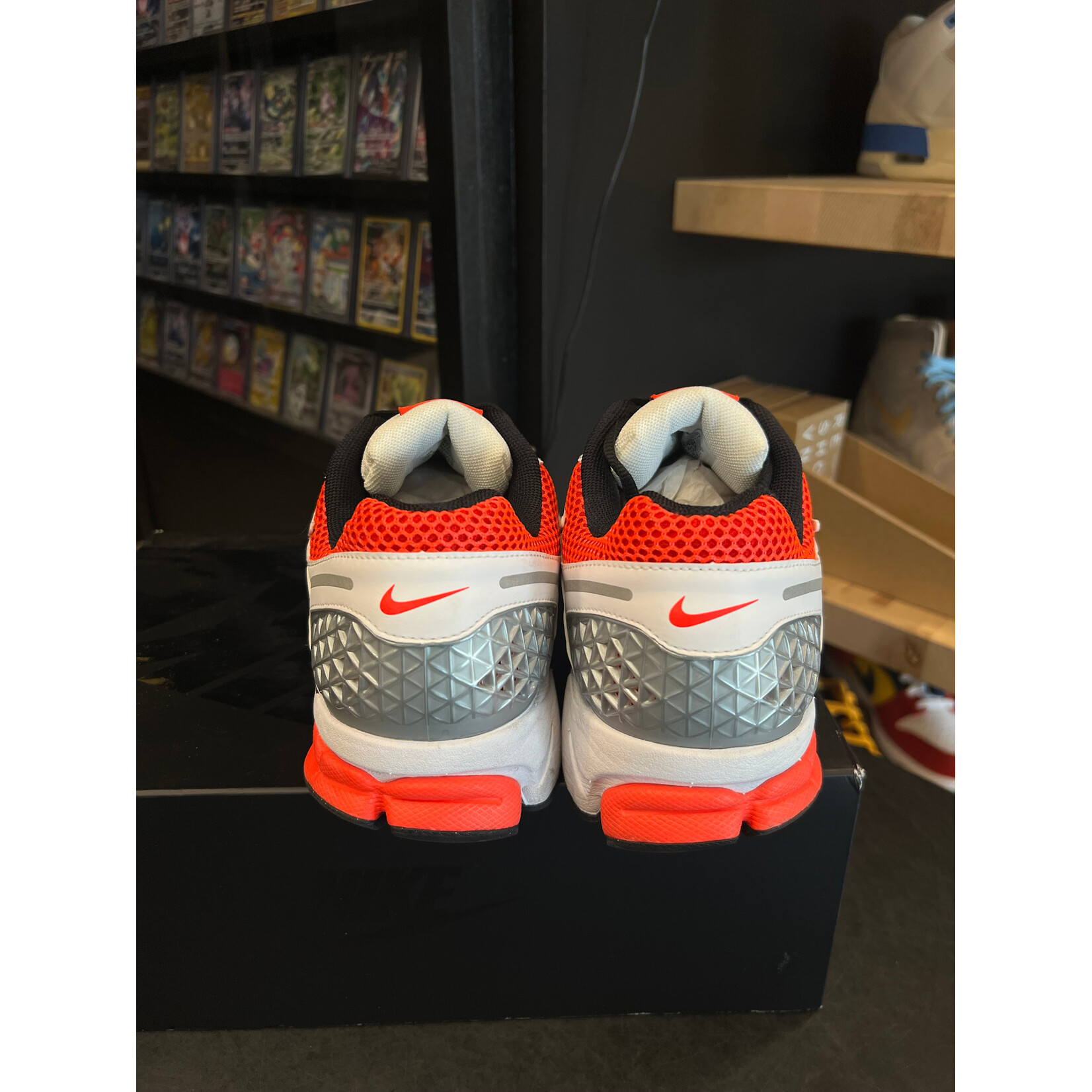 Nike Nike Zoom Vomero 5 Bright Crimson Size 10.5, PREOWNED