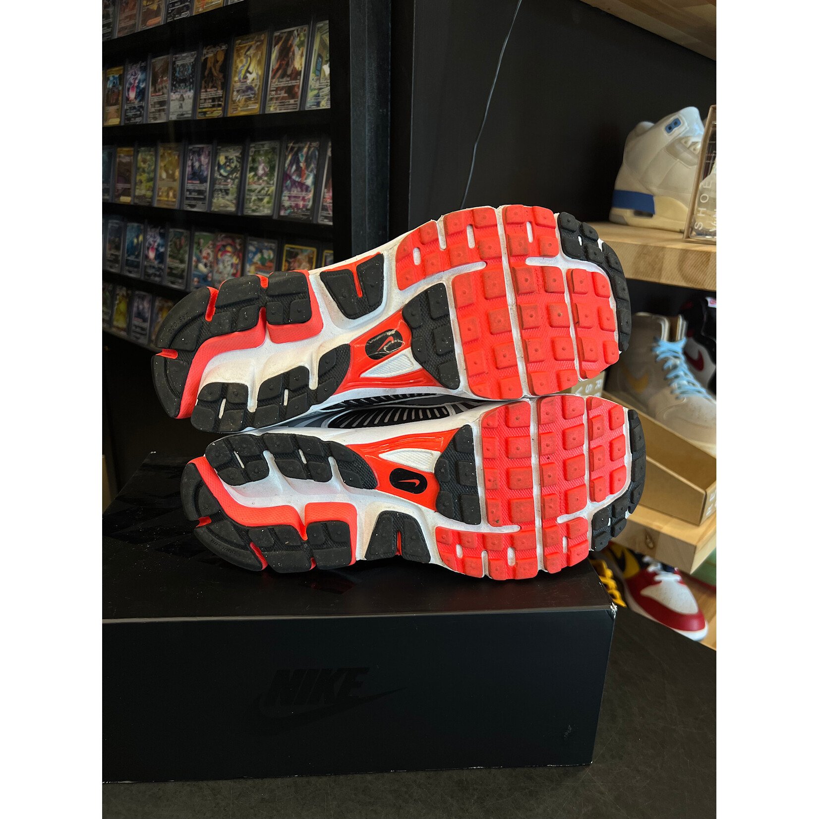 Nike Nike Zoom Vomero 5 Bright Crimson Size 10.5, PREOWNED