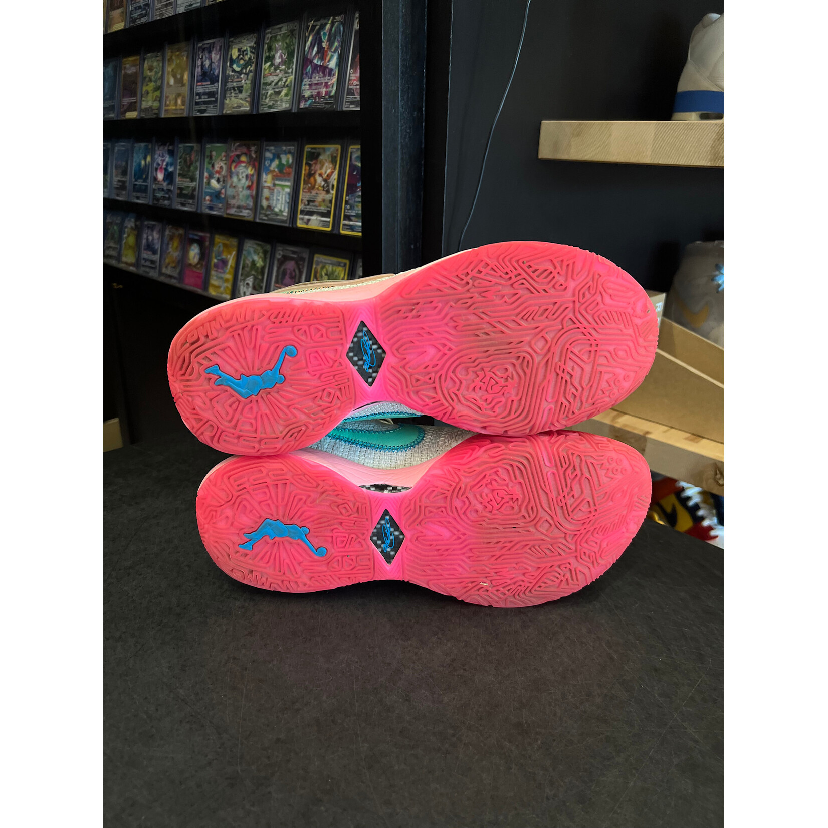 Nike Nike LeBron 20 Time Machine Size 10, PREOWNED