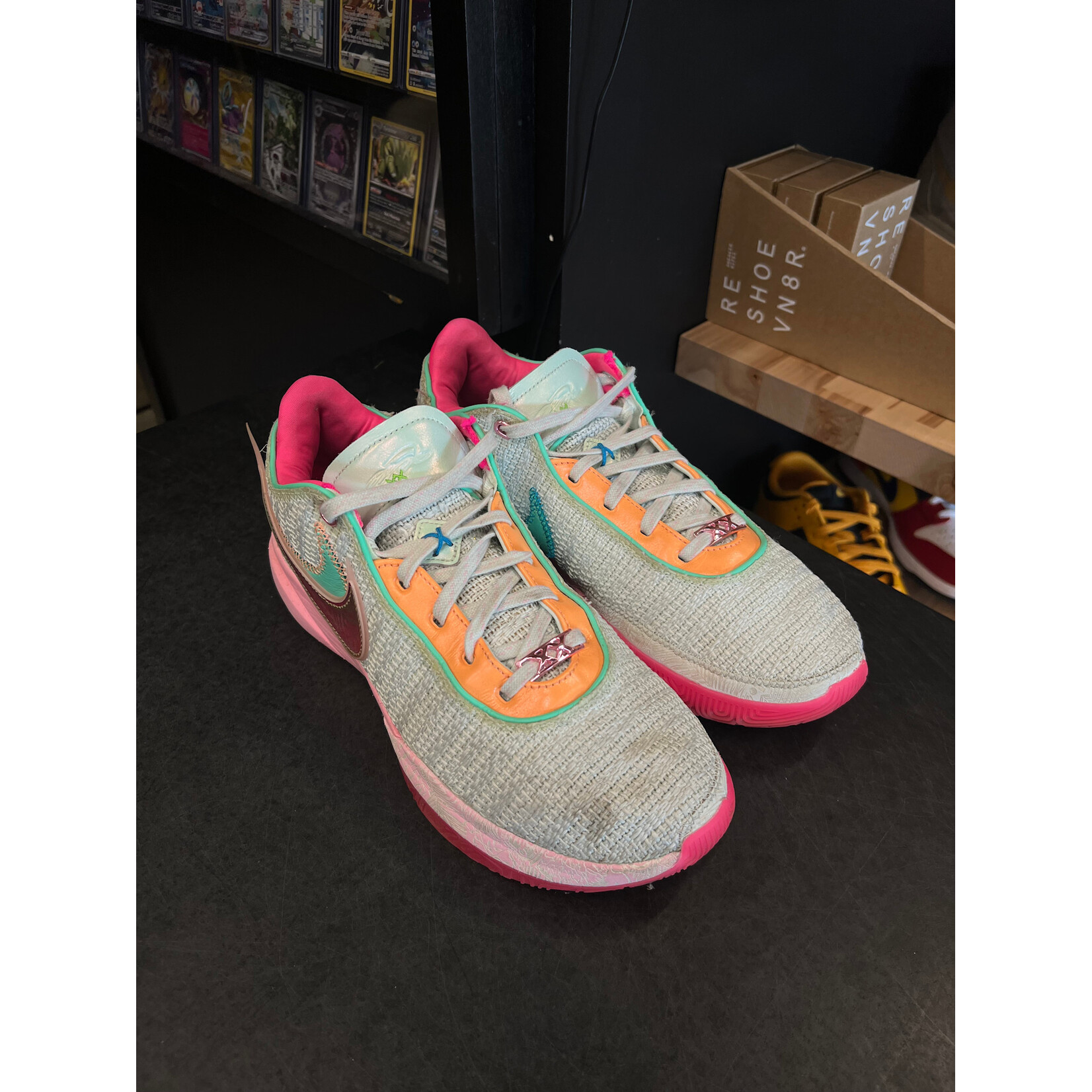 Nike Nike LeBron 20 Time Machine Size 10, PREOWNED