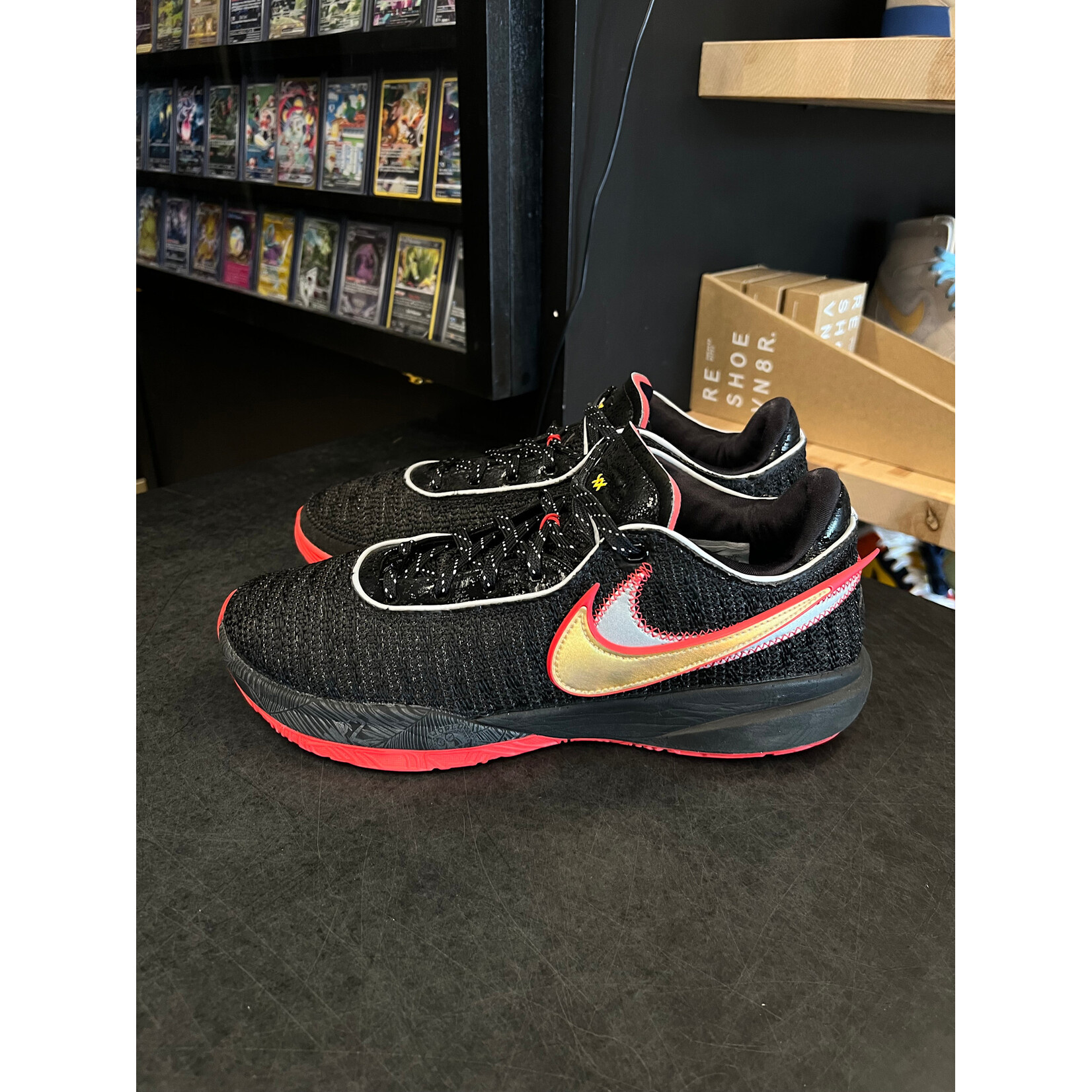 Nike Nike LeBron 20 Miami Heat Size 10.5, PREOWNED