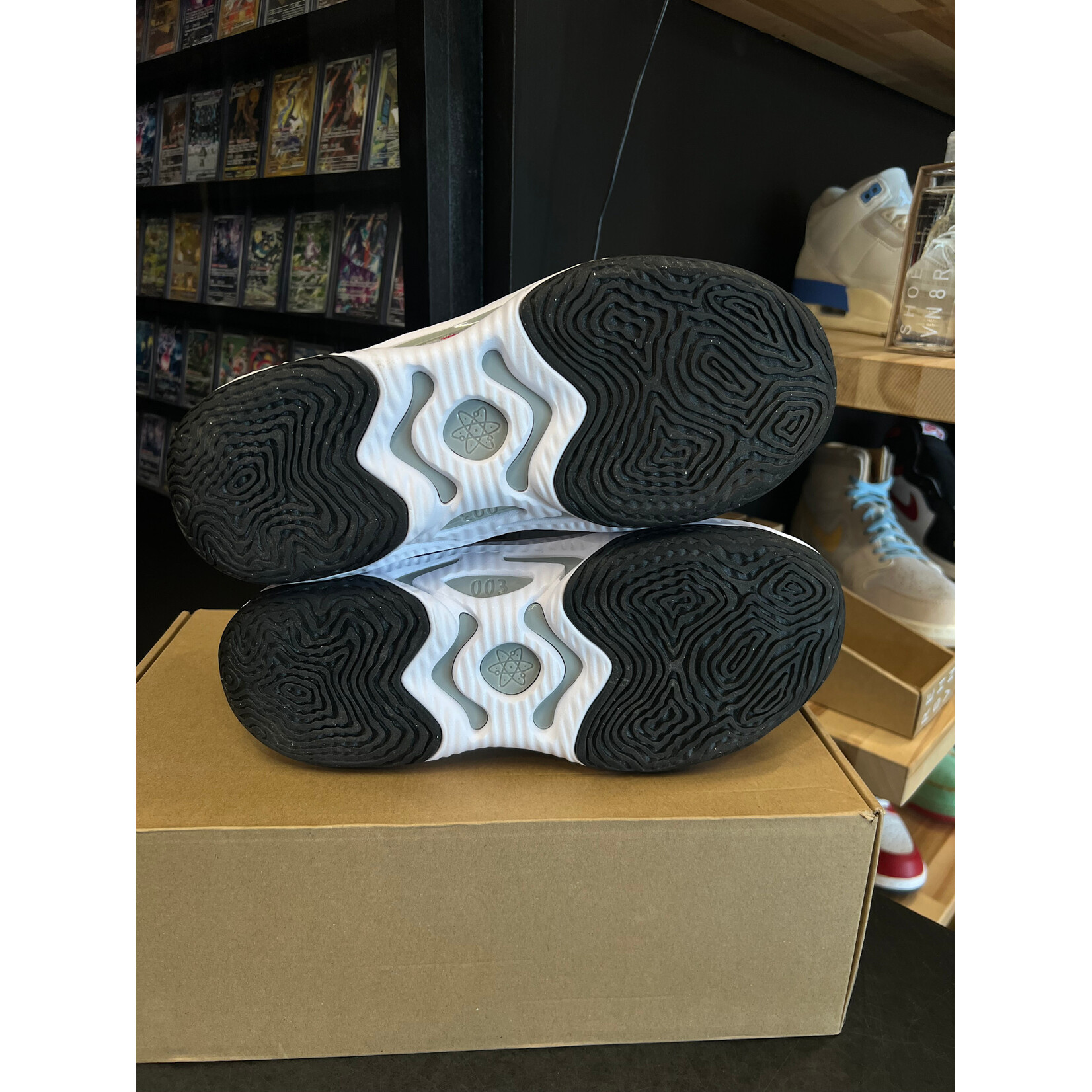 Nike Nike Cosmic Unity 3 Silver Bullet Size 10.5, PREOWNED