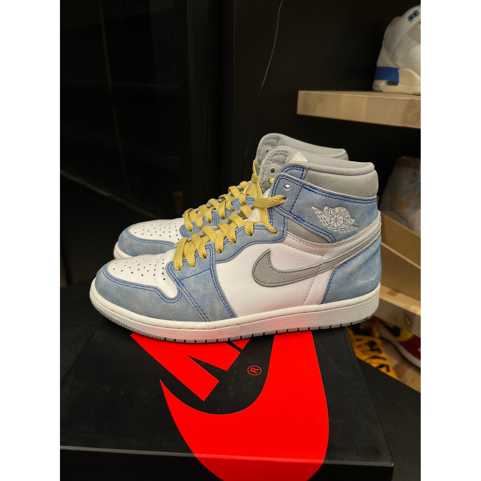 Jordan Jordan 1 Retro High Hyper Royal Smoke Grey Size 8.5, PREOWNED