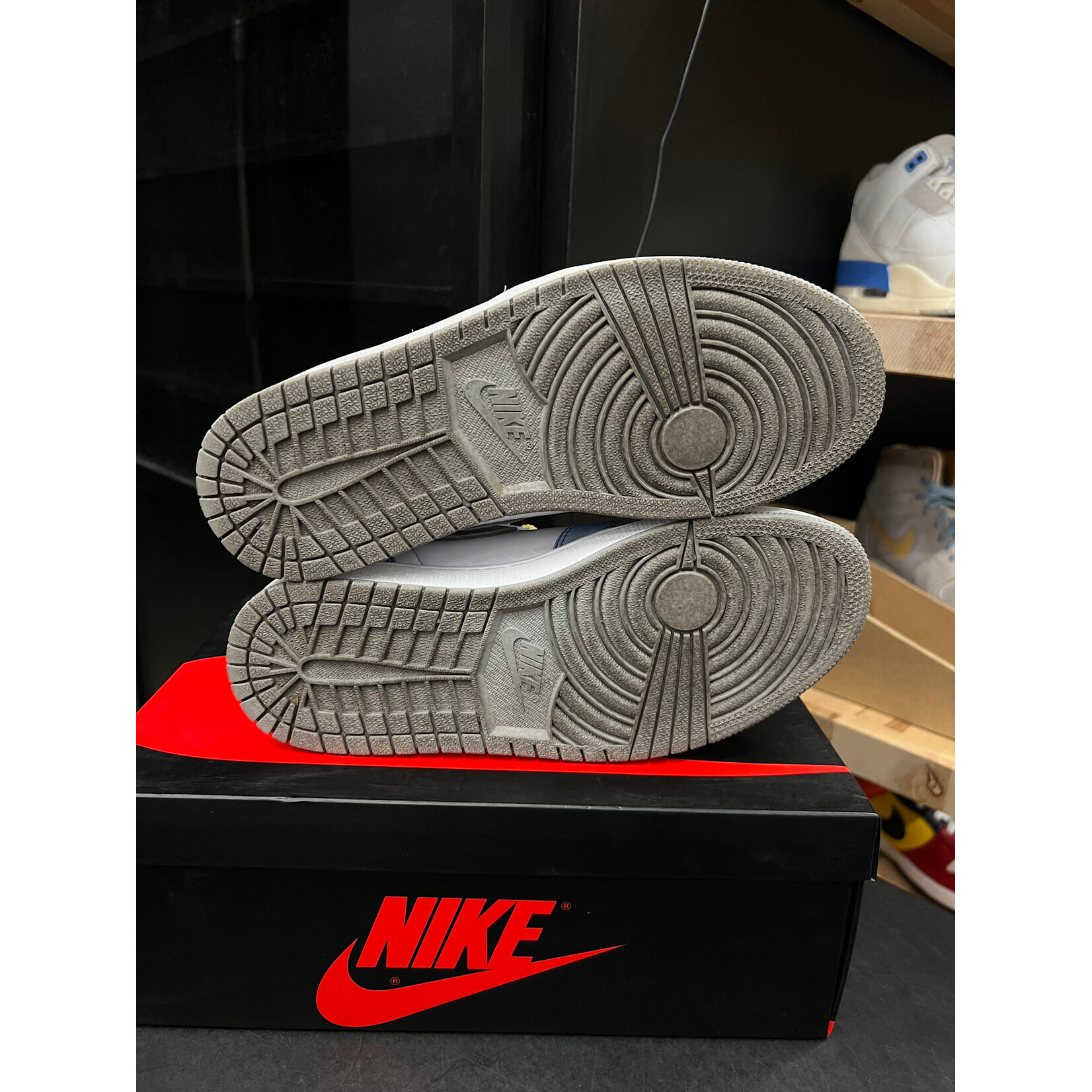 Jordan Jordan 1 Retro High Hyper Royal Smoke Grey Size 8.5, PREOWNED