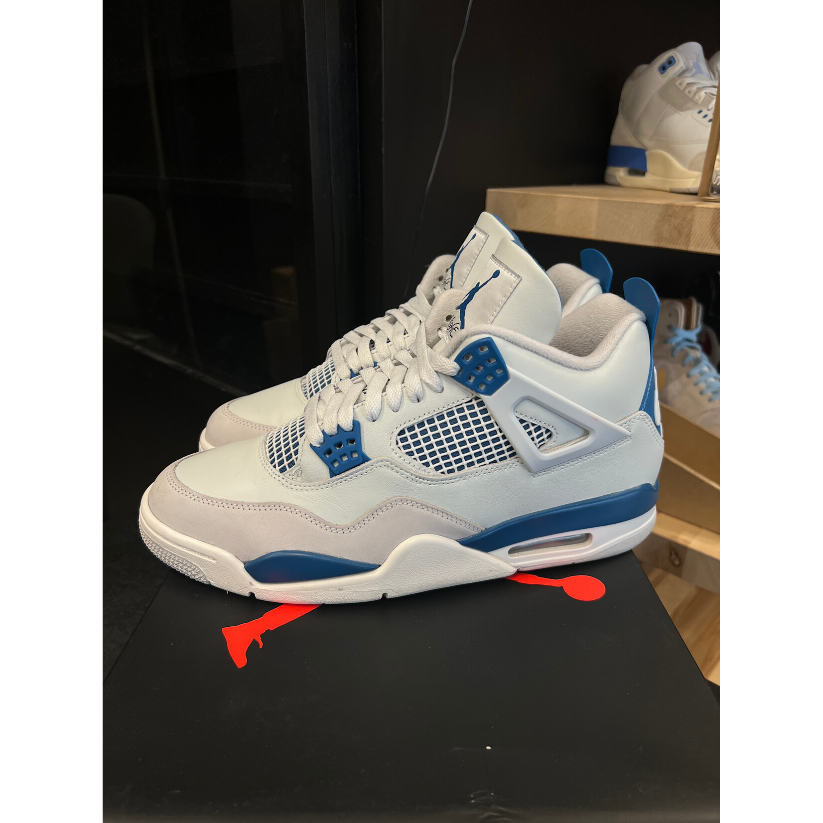 Jordan Jordan 4 Retro Military Blue (2024) Size 11, PREOWNED