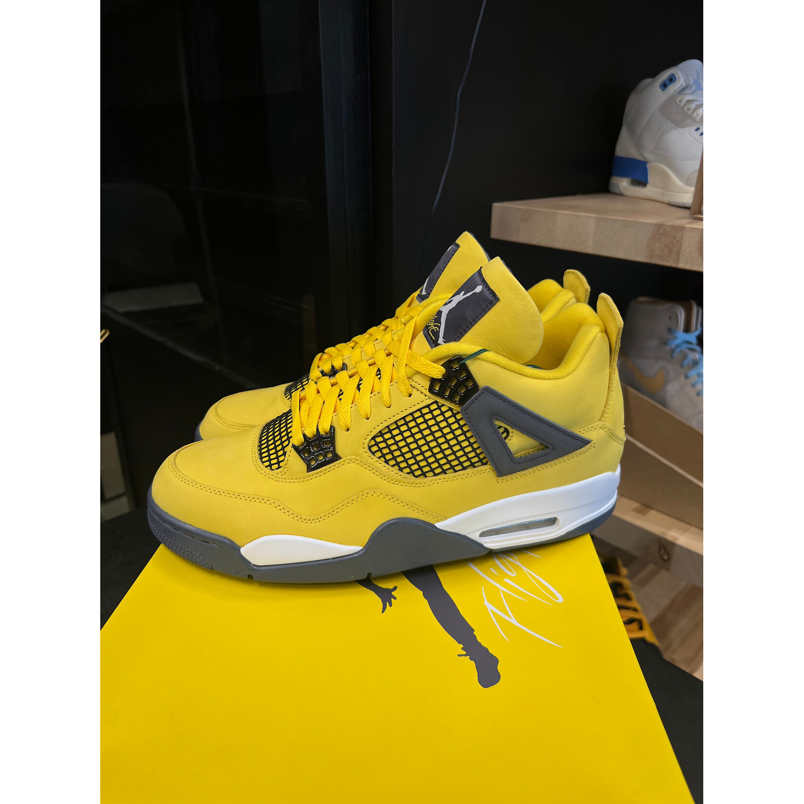 Jordan Jordan 4 Retro Lightning (2021) Size 12, PREOWNED TRIED ON