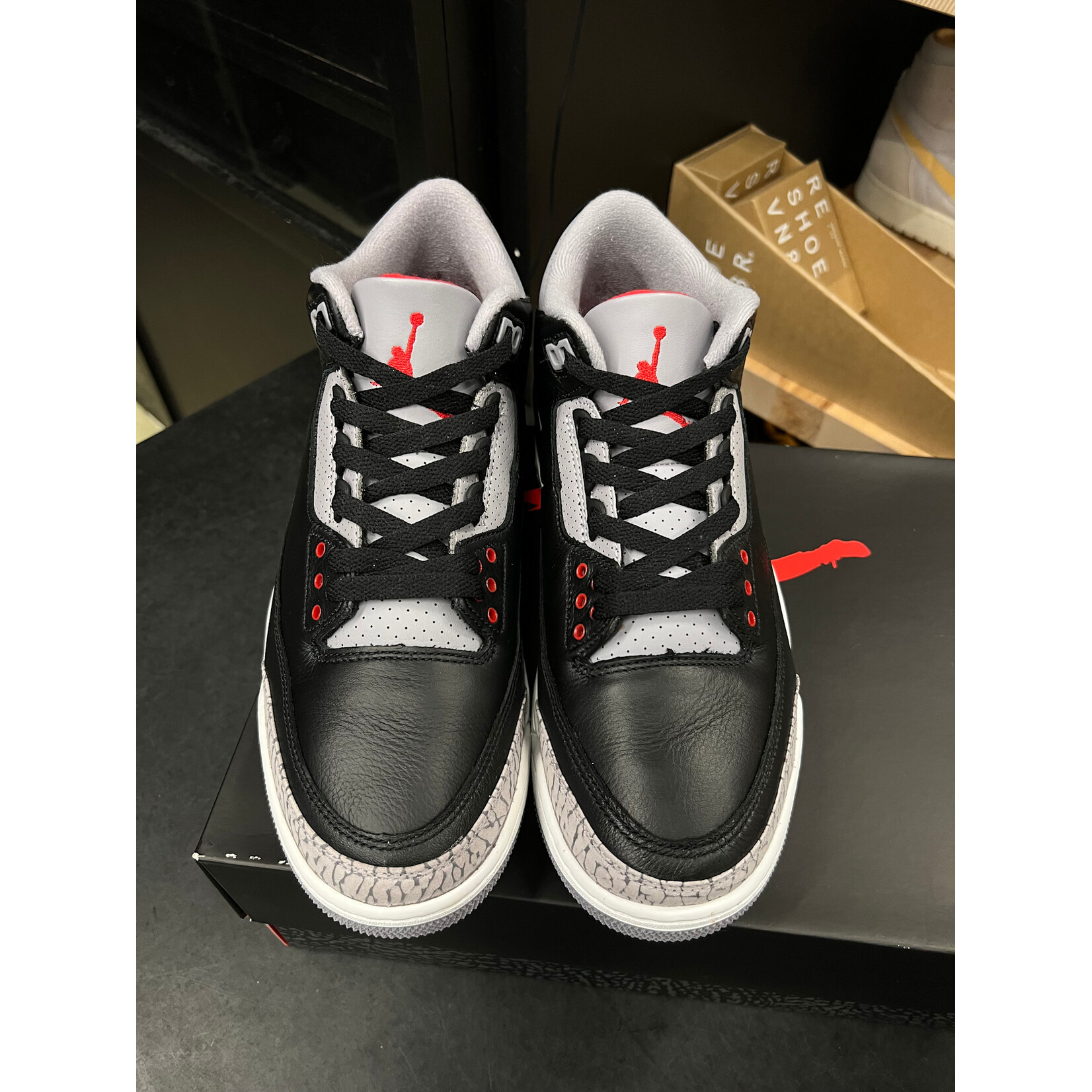 Jordan Jordan 3 Retro OG Black Cement (2024) Size 9, PREOWNED